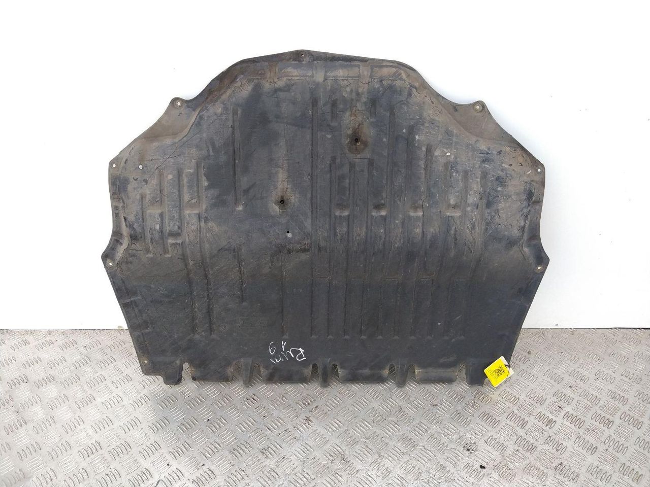 защита двигателя Skoda Roomster 1 поколение 2008, 1.9 л., TDi, дизель, МКПП, 6Q0825237AB - фото №1