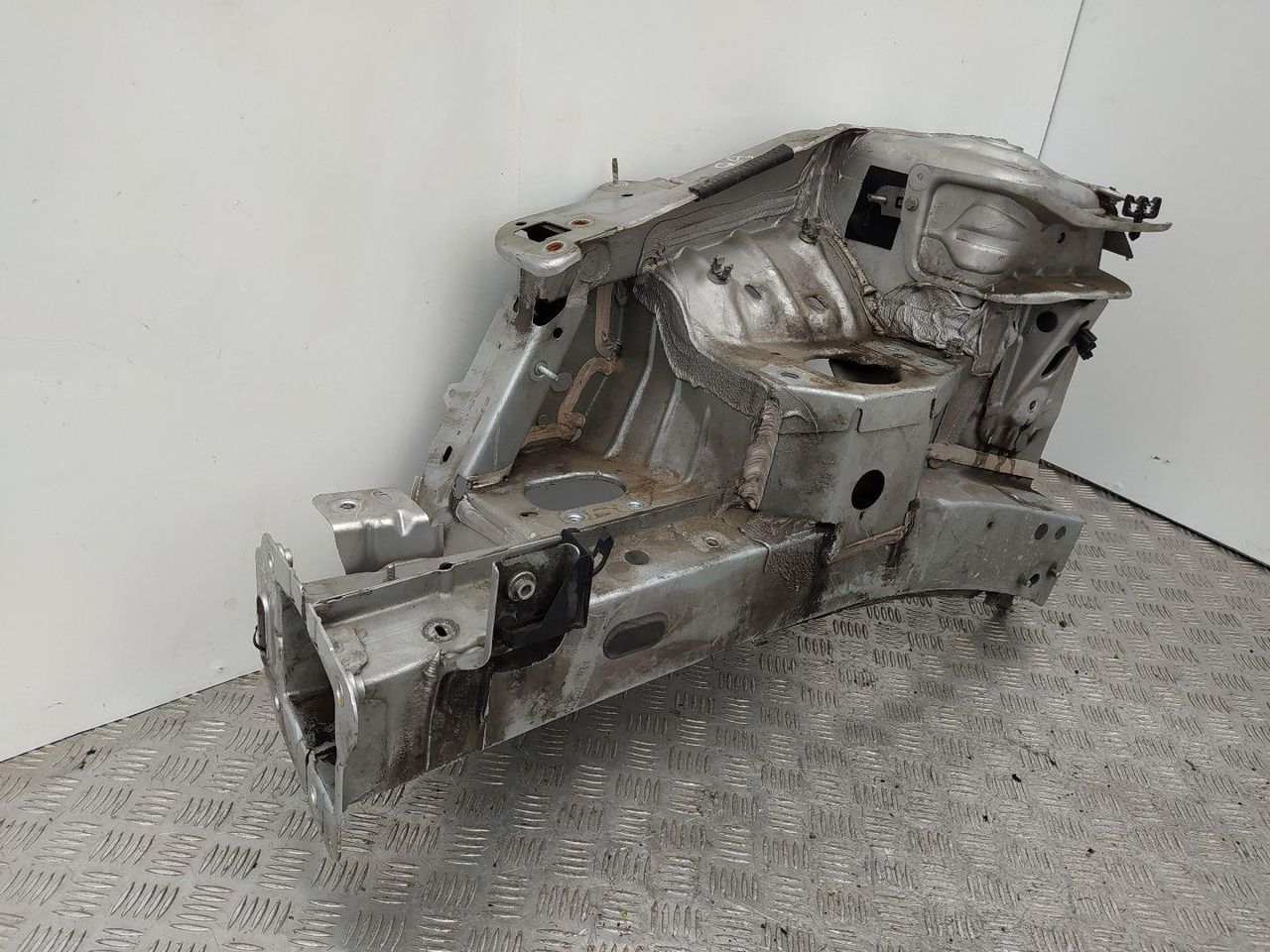 четверть передняя правая Renault Laguna 3 поколение 2010, 1.5 л., DCi, дизель, МКПП, хетчбэк 5 дв. - фото №1