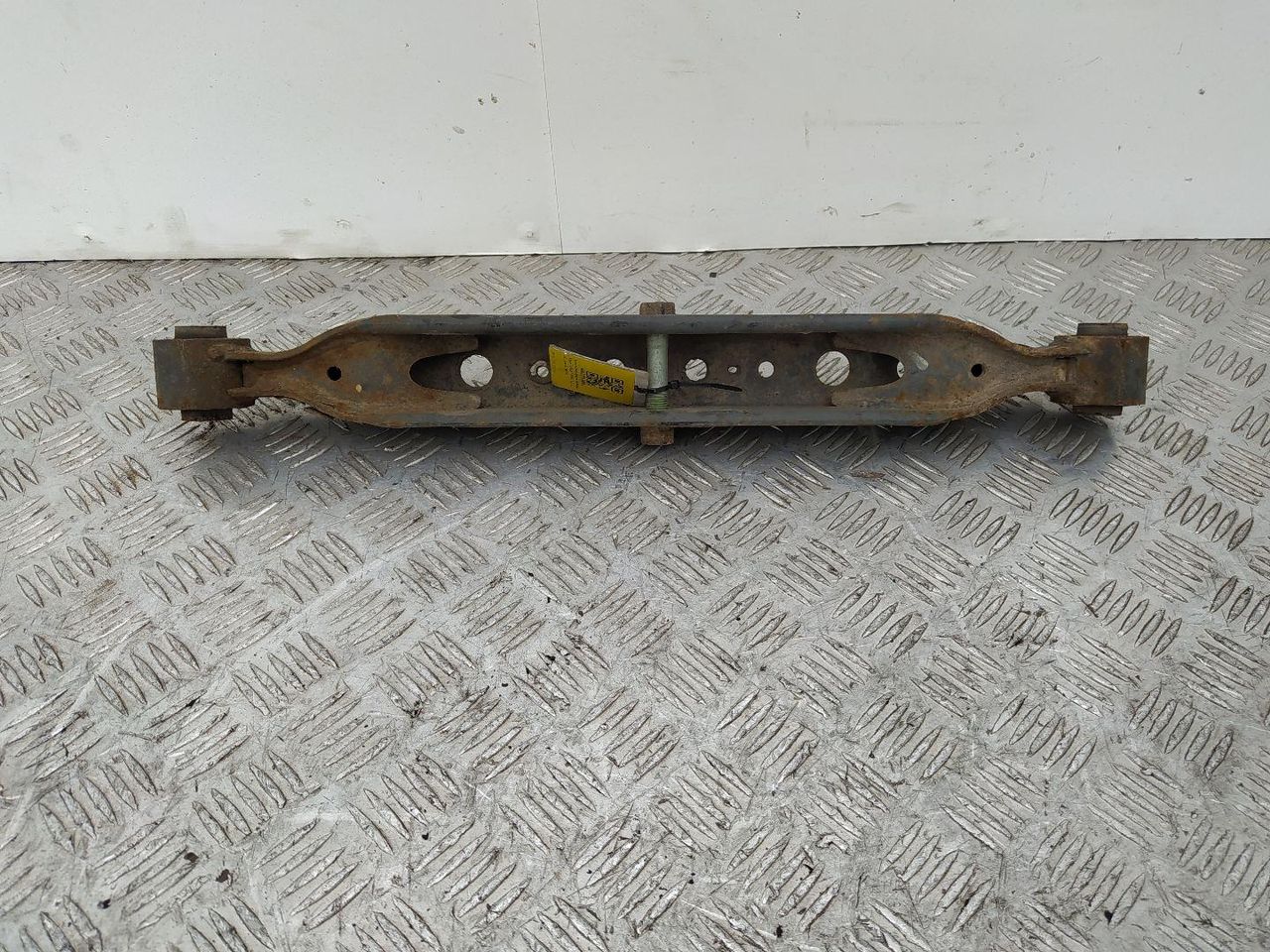 рычаг задний нижний Nissan Qashqai 1 поколение 2008, 1.5 л., DCi, дизель, МКПП, передний привод - фото №1