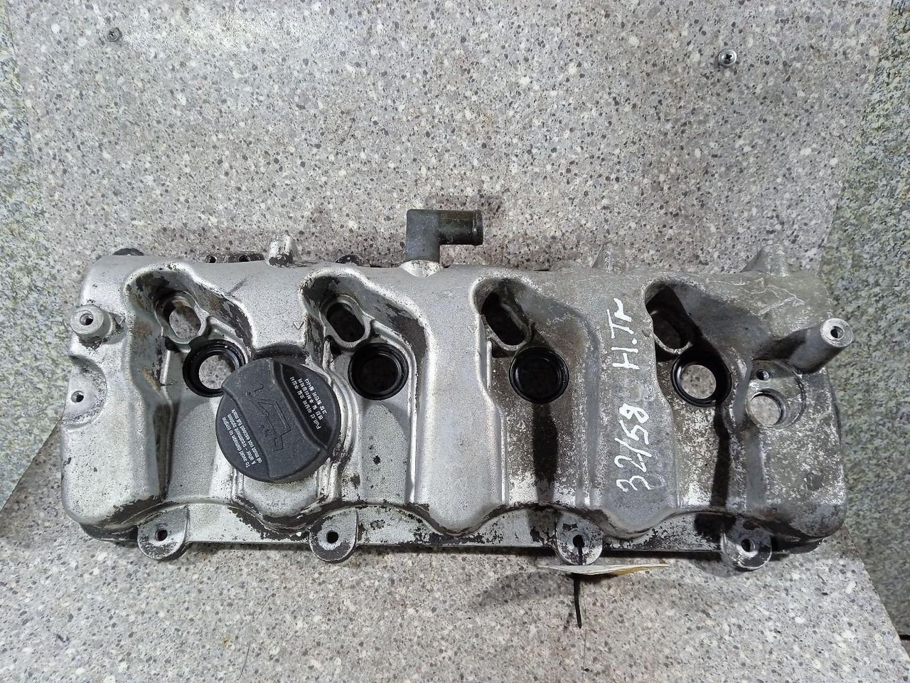 клапанная крышка Hyundai Trajet 1 поколение (2000 - 2004), 2.0 л., CRDi, дизель - фото №1
