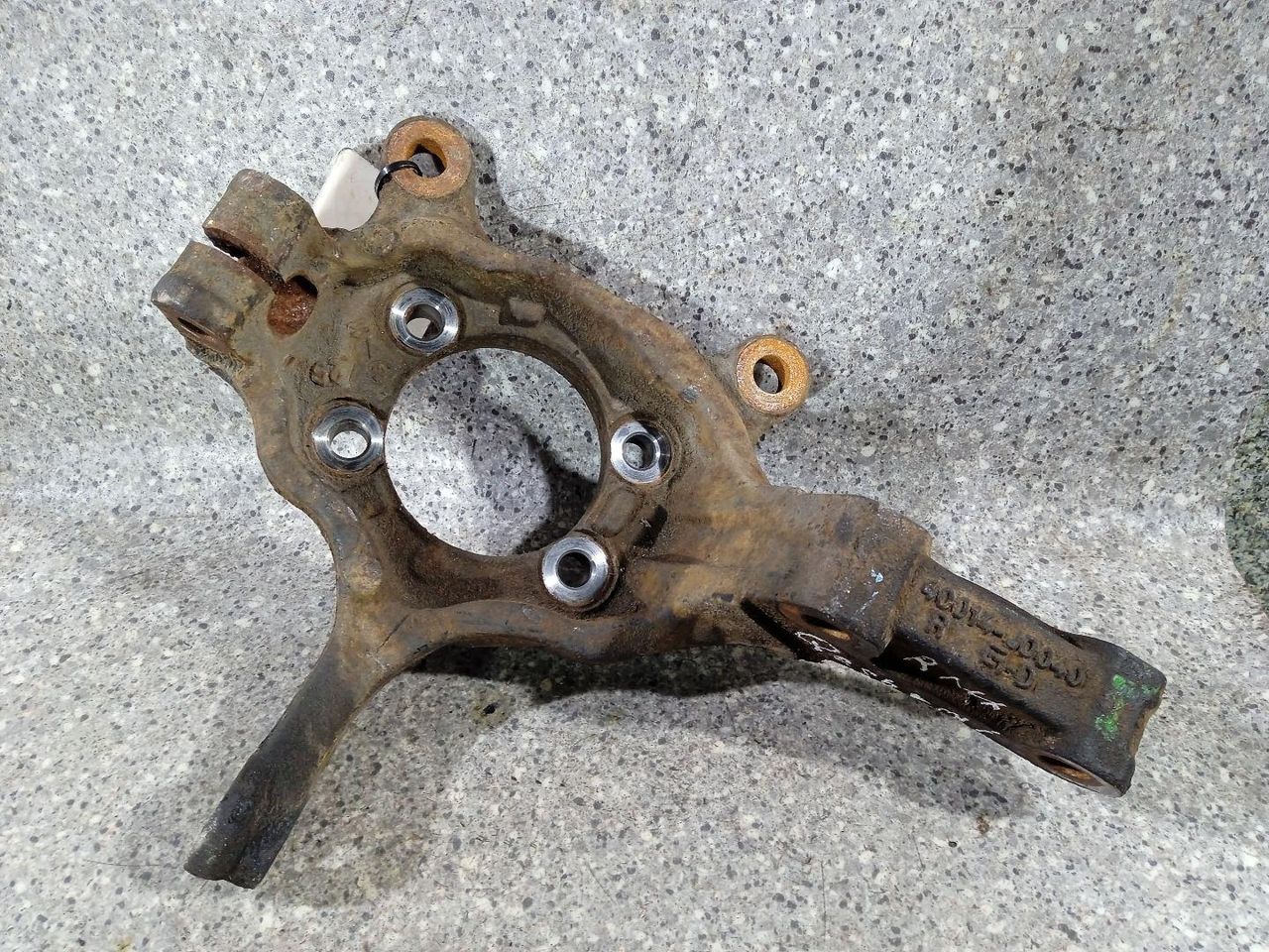 кулак поворотный правый Nissan Qashqai 1 поколение 2008, 1.5 л., DCi, дизель, МКПП, передний привод, 40014-JD040 - фото №1