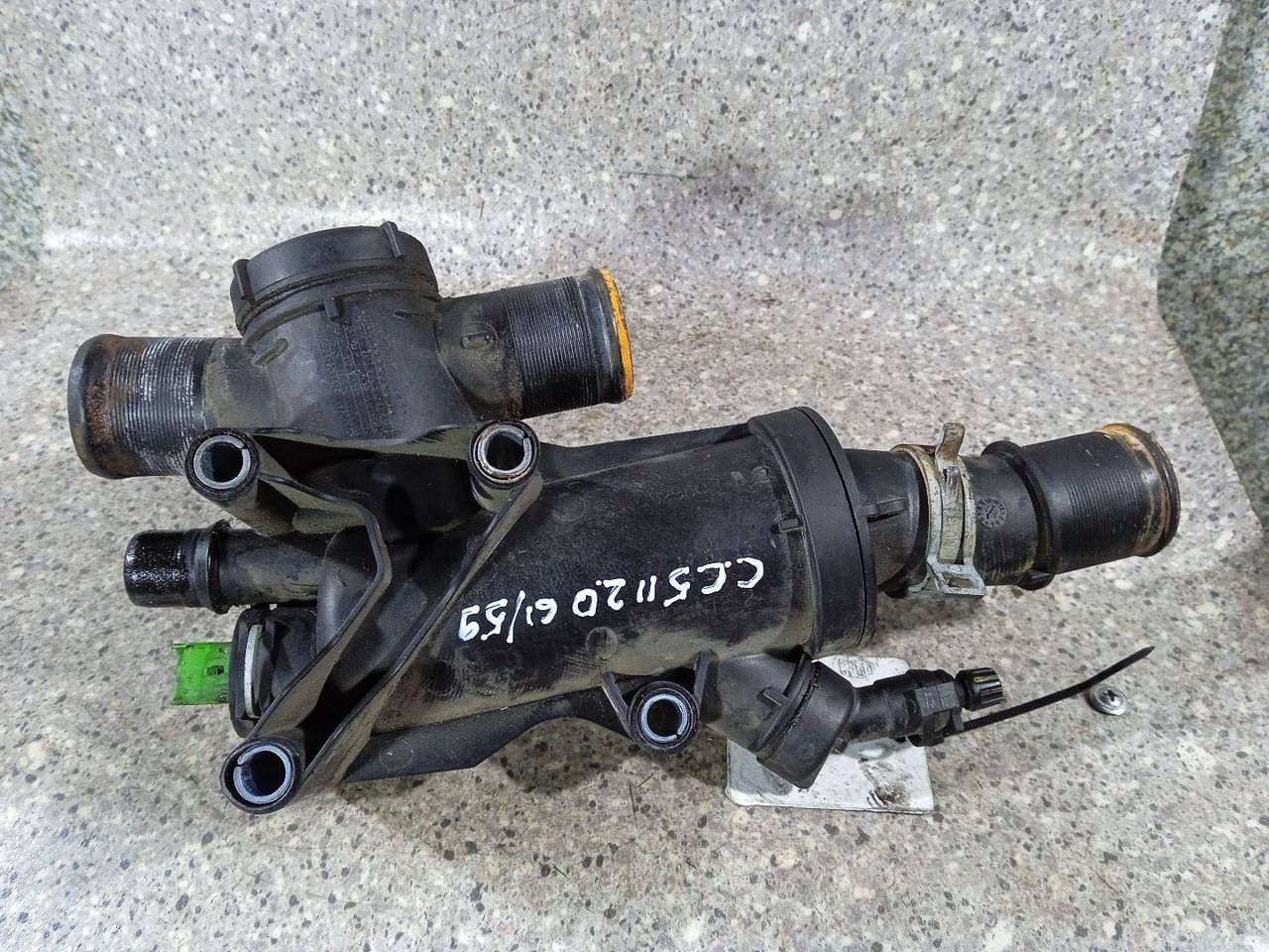 корпус термостата Citroen C5 2 поколение (2008 - 2017), 2.0 л., HDi, RH01 (10DYZA), дизель, 9656182980 - фото №1