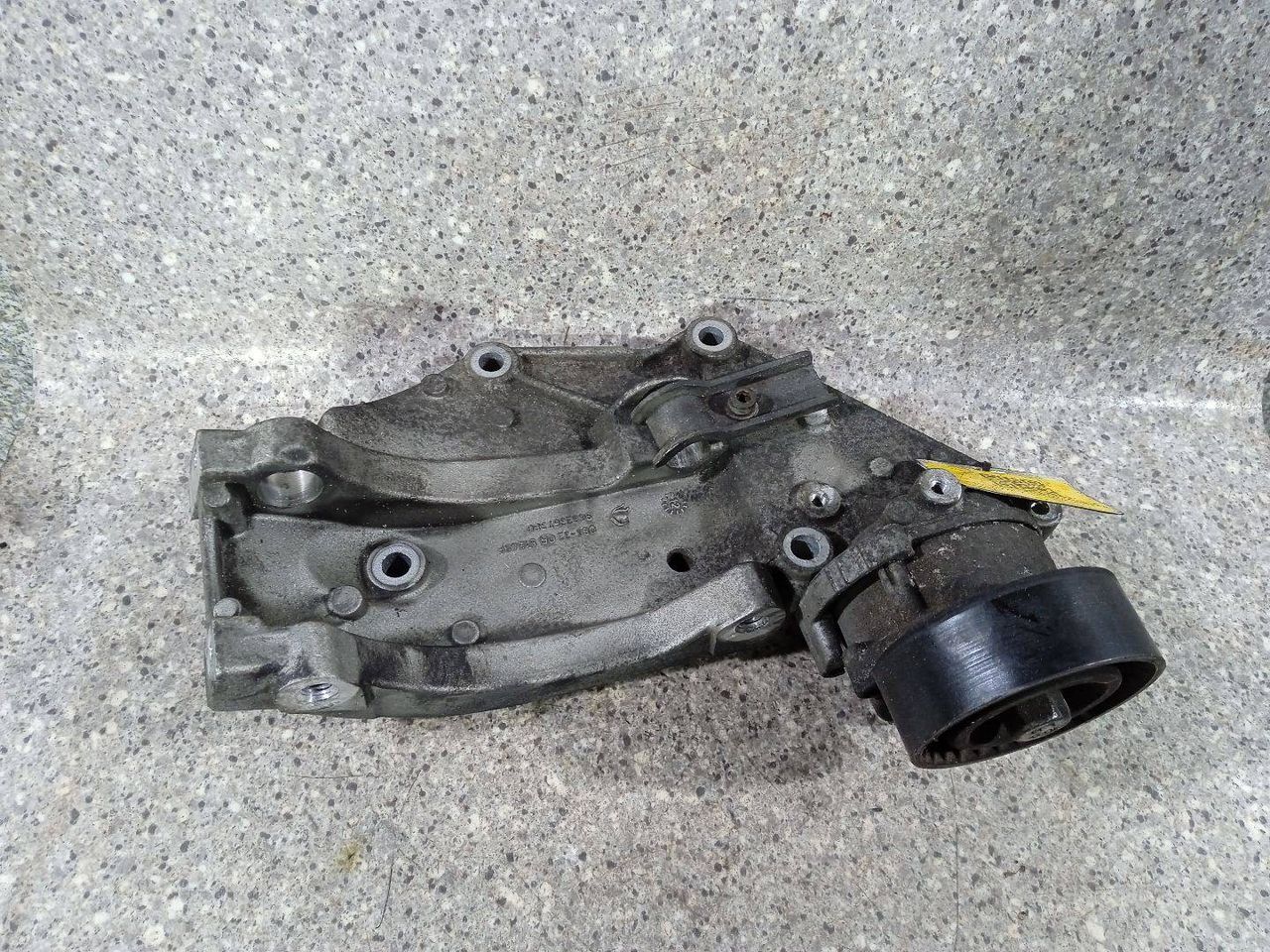 кронштейн генератора Citroen C5 2 поколение (2008 - 2017), 2.0 л., HDi, RH01 (10DYZA), дизель, 9682367380 - фото №1