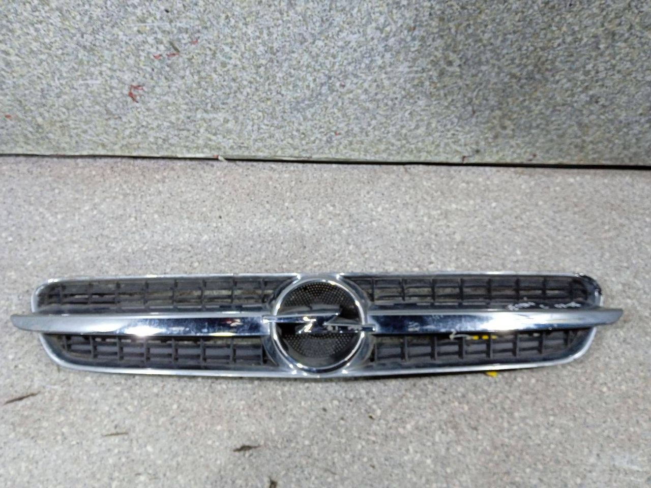 решетка радиатора Opel Vectra C (2002 - 2005), 13103966 - фото №1