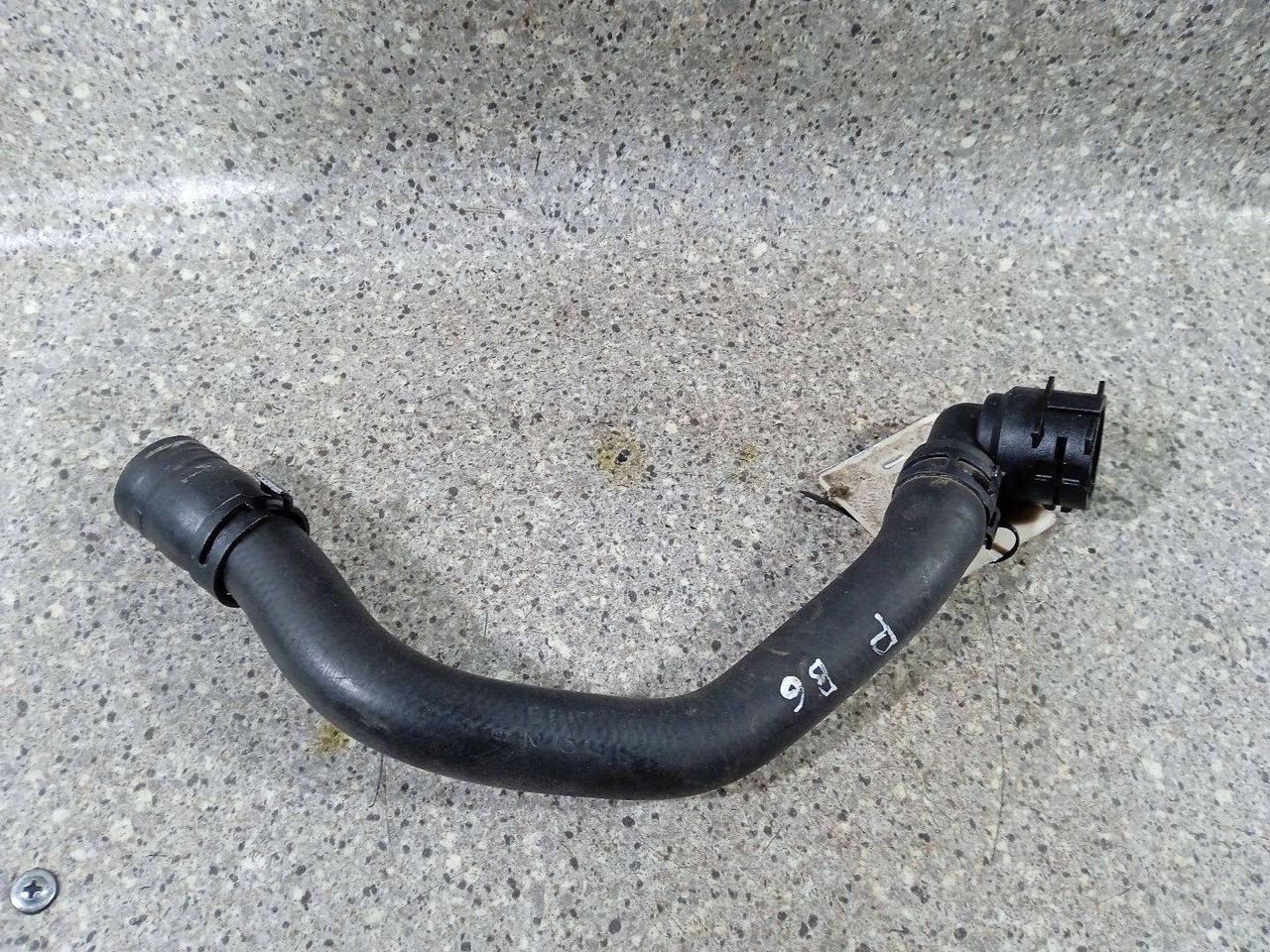 патрубок радиатора Volkswagen Passat B6 (2005 - 2010), 2.0 л., TDi, CBA, дизель, МКПП, 1K0122291J - фото №1