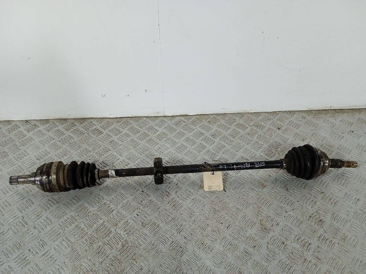 полуось передняя правая (приводной вал, ШРУС) Opel Astra G (1998 - 2009), 1.6 л., i, бензин, МКПП, передний привод - фото №1