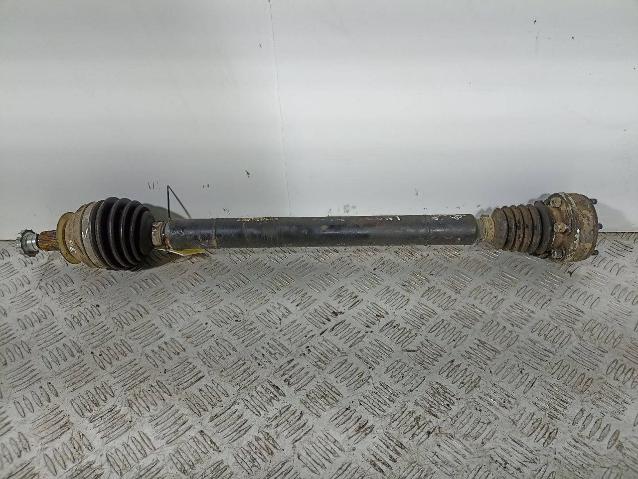 полуось передняя правая (приводной вал, ШРУС) Skoda Fabia 1 поколение (6Y) (1999 - 2004), 1.4 л., TDi, дизель, МКПП, передний привод - фото №1