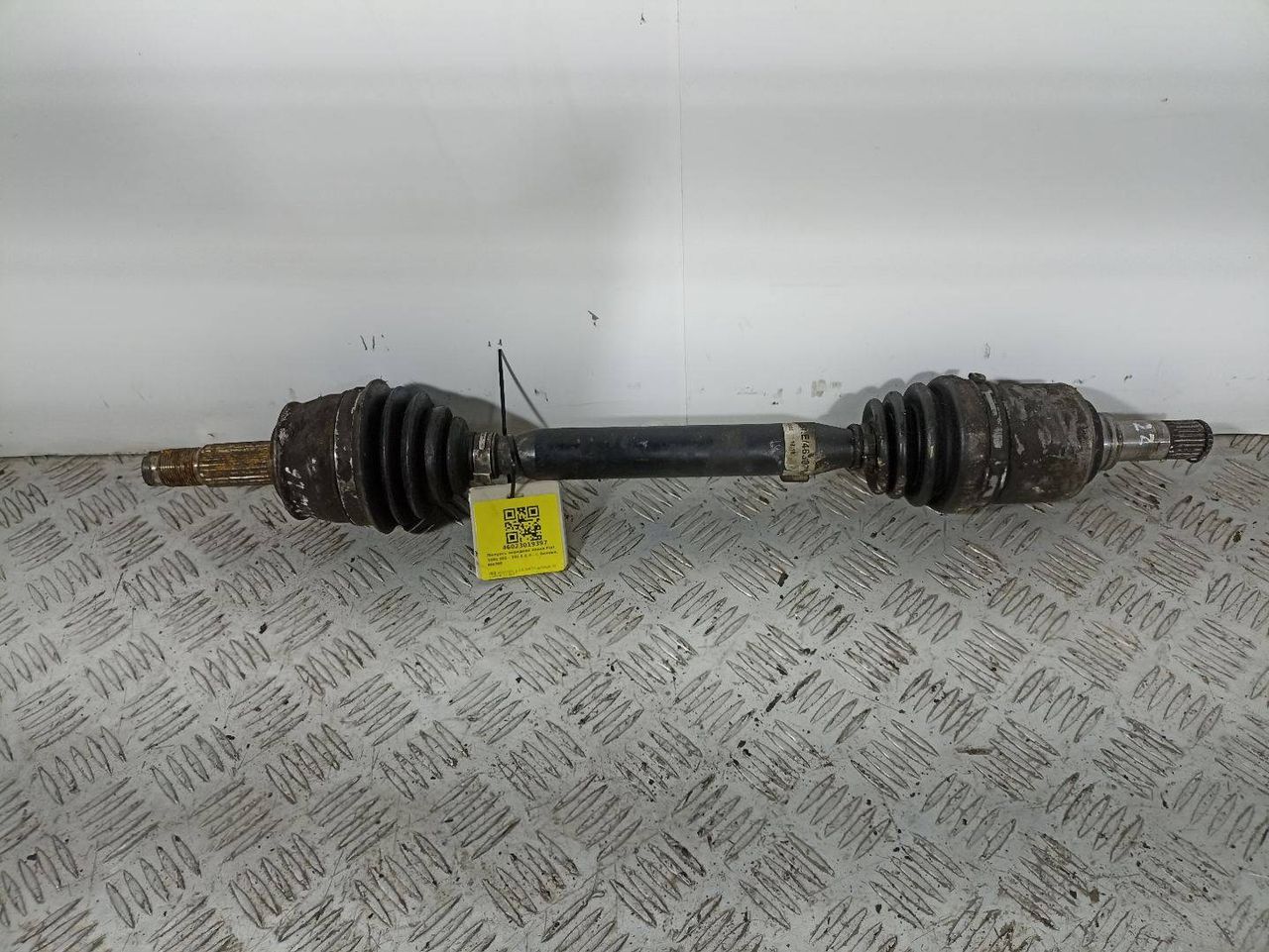 полуось передняя левая (приводной вал, ШРУС) Fiat Stilo 1 поколение (2001 - 2010), 1.6 л., i, бензин, МКПП, передний привод, 46307851 - фото №1
