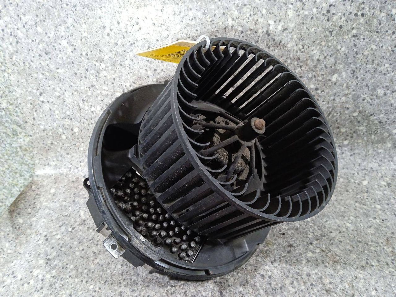 моторчик печки Skoda Octavia 2 поколение (A5) (2004 - 2009), 1K1820015, F993987Q, CZ246810-5381, 3S0907521 - фото №1