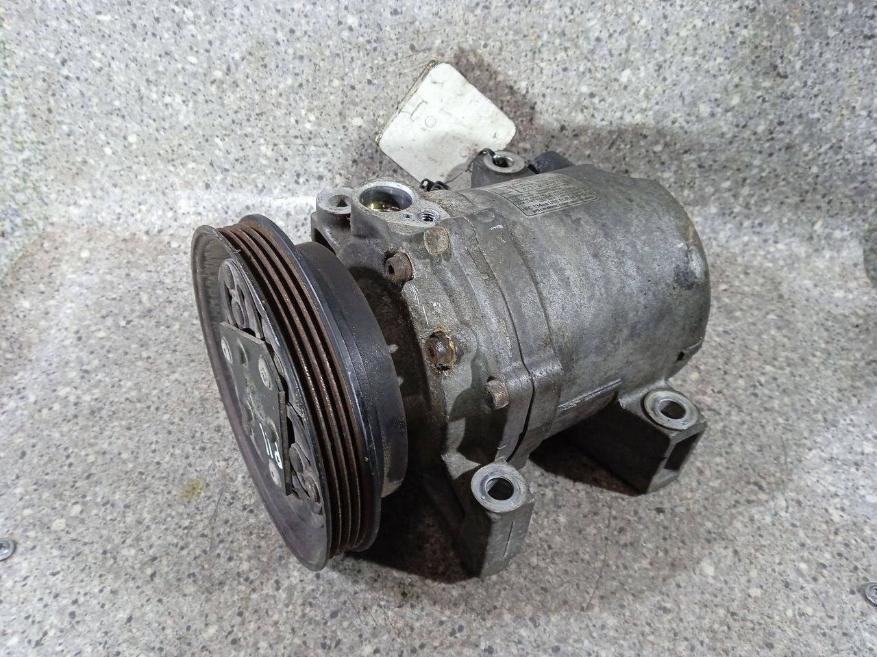 компрессор кондиционера Nissan Primera P11 (1996 - 2000), 1.6 л., i, GA16DE, бензин - фото №1