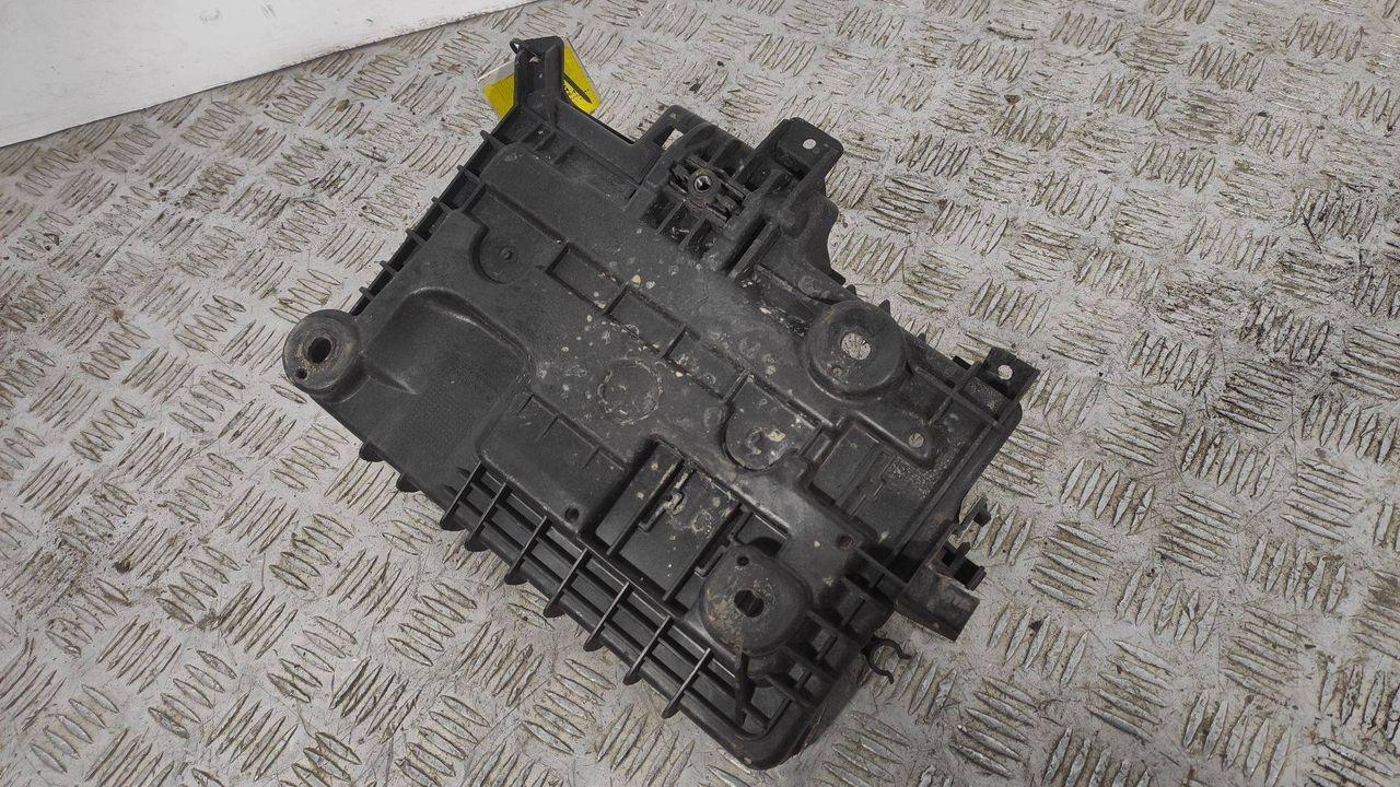 полка аккумулятора Opel Corsa D (2006 - 2010), 1.3 л., CDTi, дизель, 13235642, 600002190 - фото №1