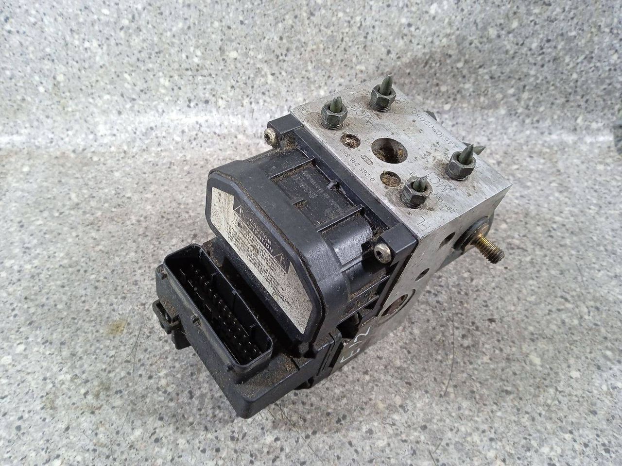 блок ABS Toyota Corolla 9 поколение (E120/E130) (2000 - 2004), 2.0 л., D-4D, дизель, 89541-02030, 0273004571 - фото №1