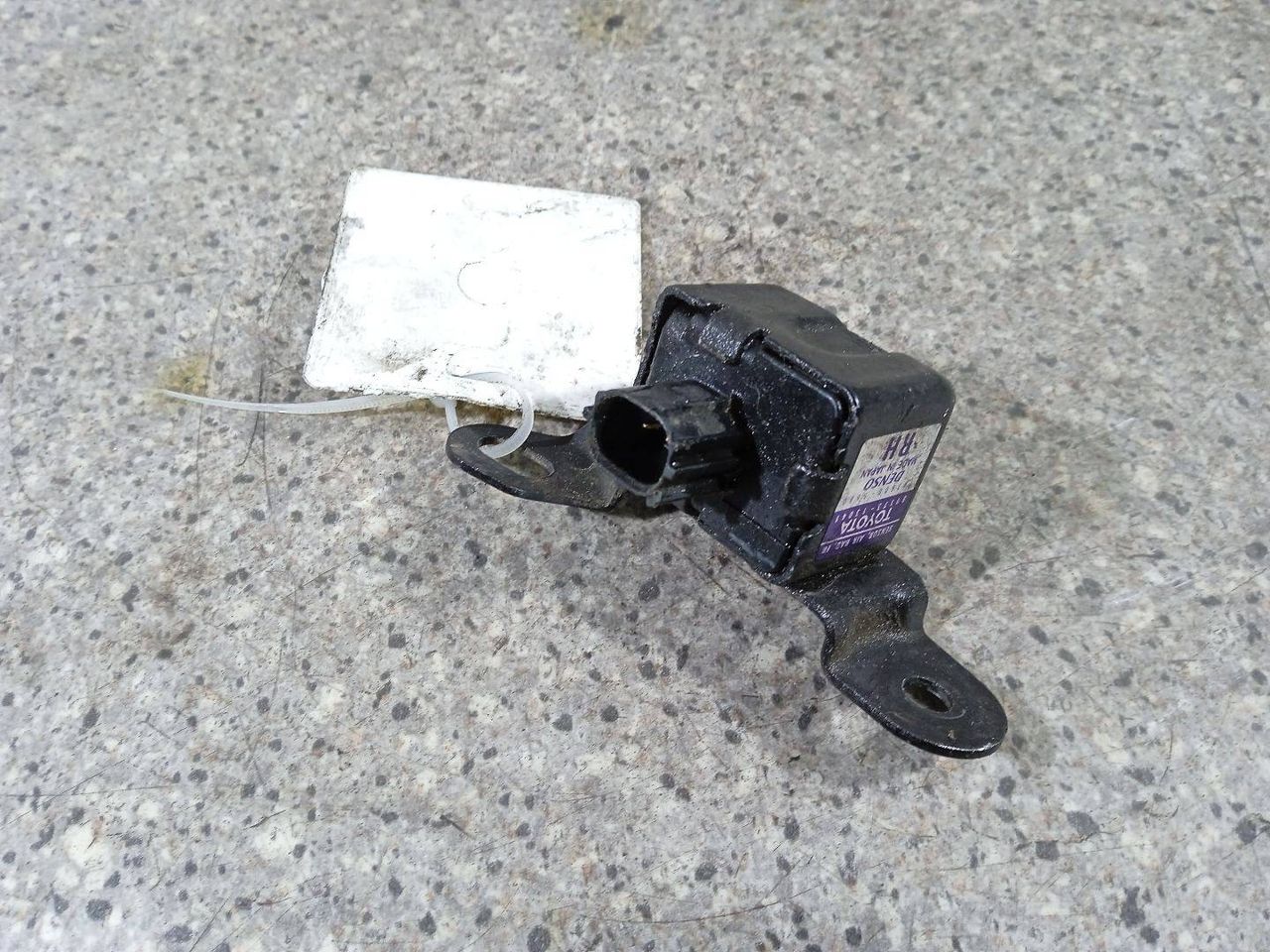 датчик удара Toyota Corolla 9 поколение (E120/E130) (2000 - 2004), 89173-13041 - фото №1