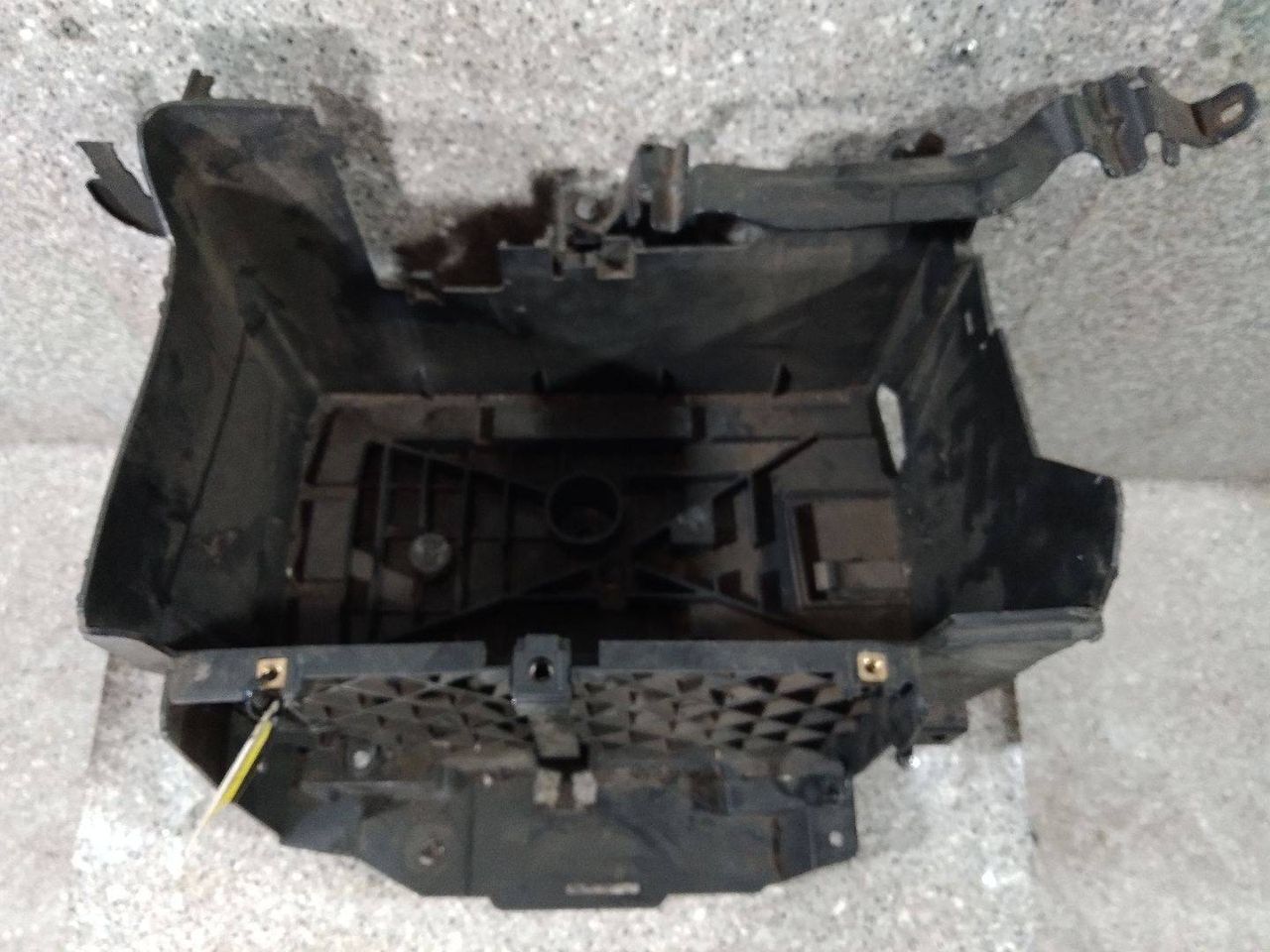 полка аккумулятора Renault Scenic 3 поколение (2009 - 2012), 1.5 л., DCi, дизель, МКПП, передний привод, T06009A180, 244380003R - фото №1