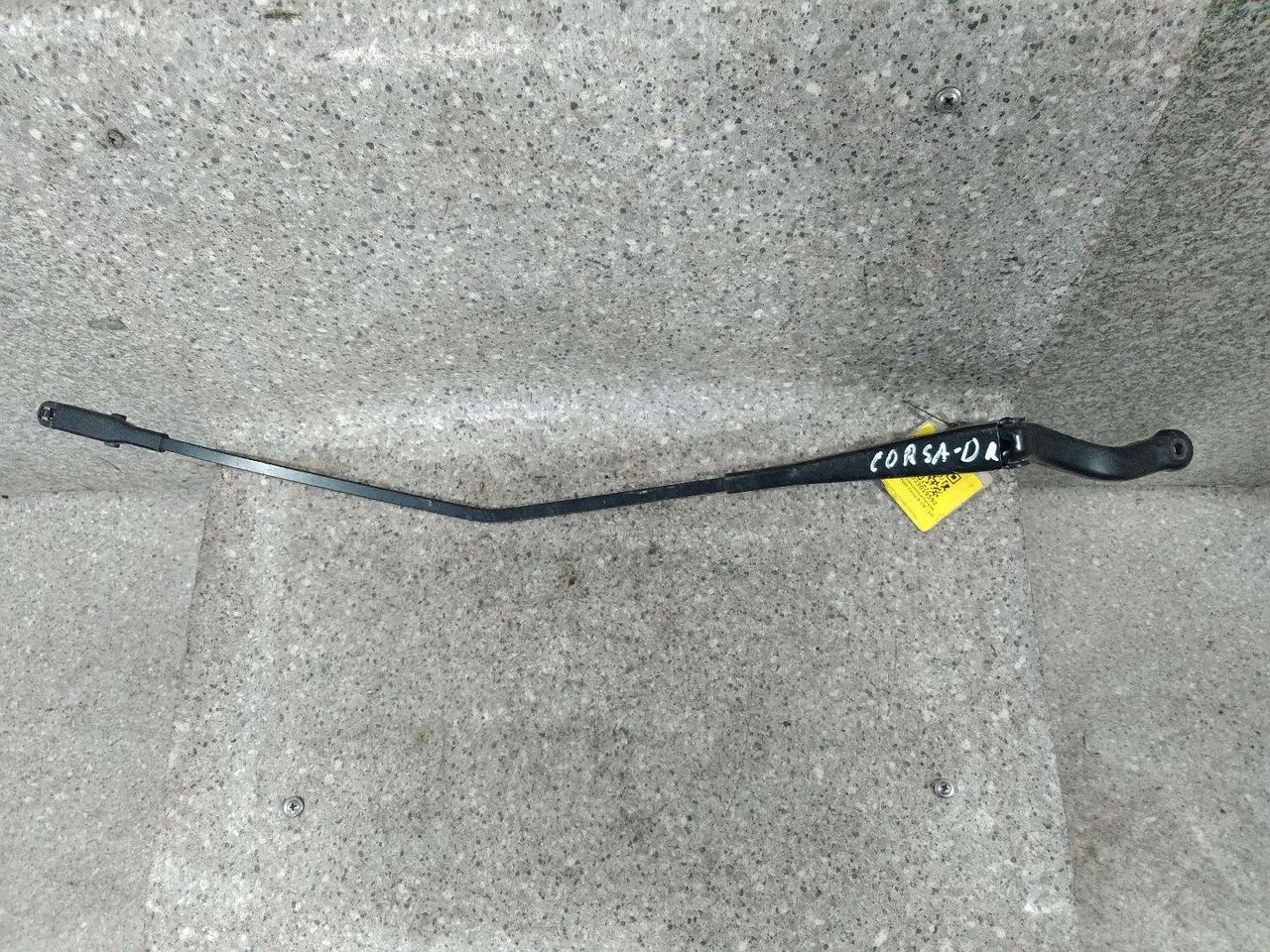 щеткодержатель (поводок стеклоочистителя, дворник) Opel Corsa D (2006 - 2010), 13182326 - фото №1
