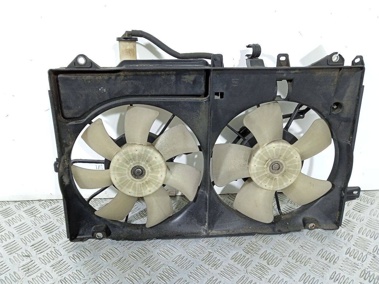 вентилятор радиатора Toyota Prius 2 поколение (2003 - 2011), 1.5 л., i, гибрид, 422750-1300, 168000-7250, 16363-21040, 168000-7421 - фото №1