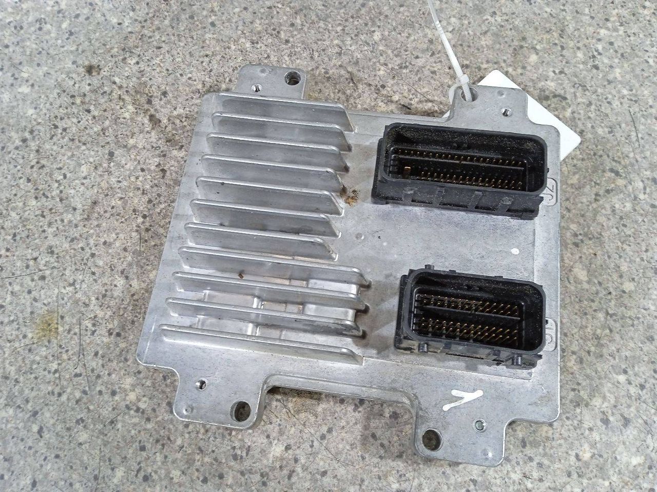 блок управления двигателем Opel Meriva 2 поколение (B) (2010 - 2014), 1.4 л., Ti, бензин, МКПП, 12638732 - фото №1
