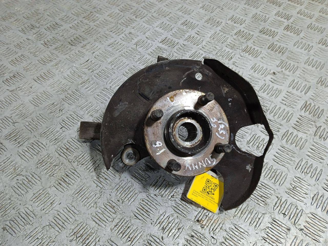 ступица передняя левая Nissan Sunny N14 (1991 - 1995), 1.6 л., i, бензин - фото №1