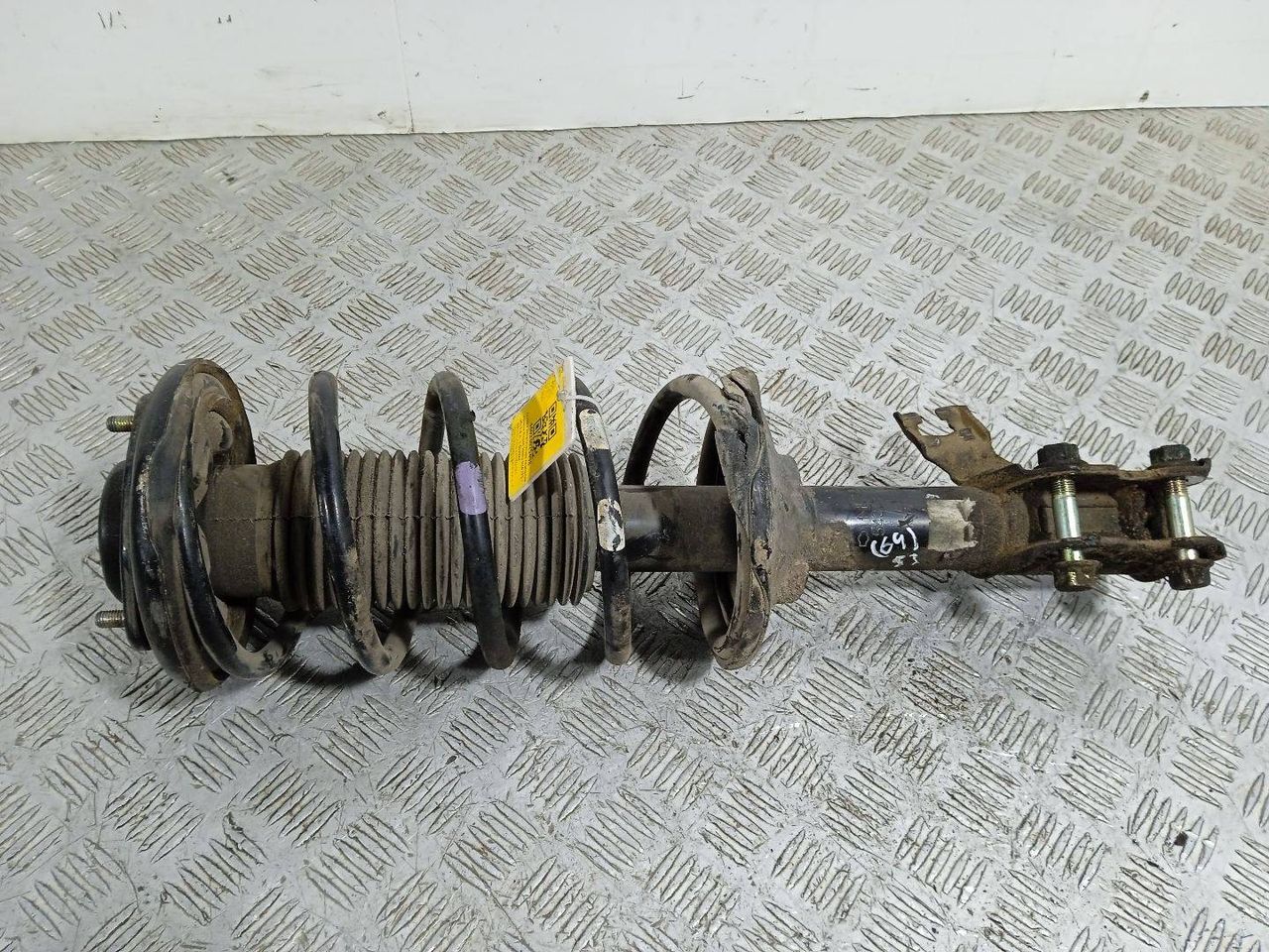 стойка передняя правая Nissan Sunny N14 (1991 - 1995), 1.6 л., i, бензин, 54302-52C00 - фото №1