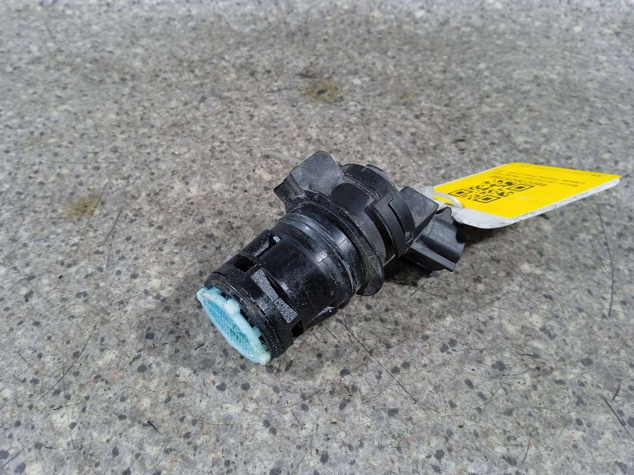 насос (моторчик) омывателя стекла Toyota Prius 2 поколение (2003 - 2011), 85330-60180, 060210-4621 - фото №1