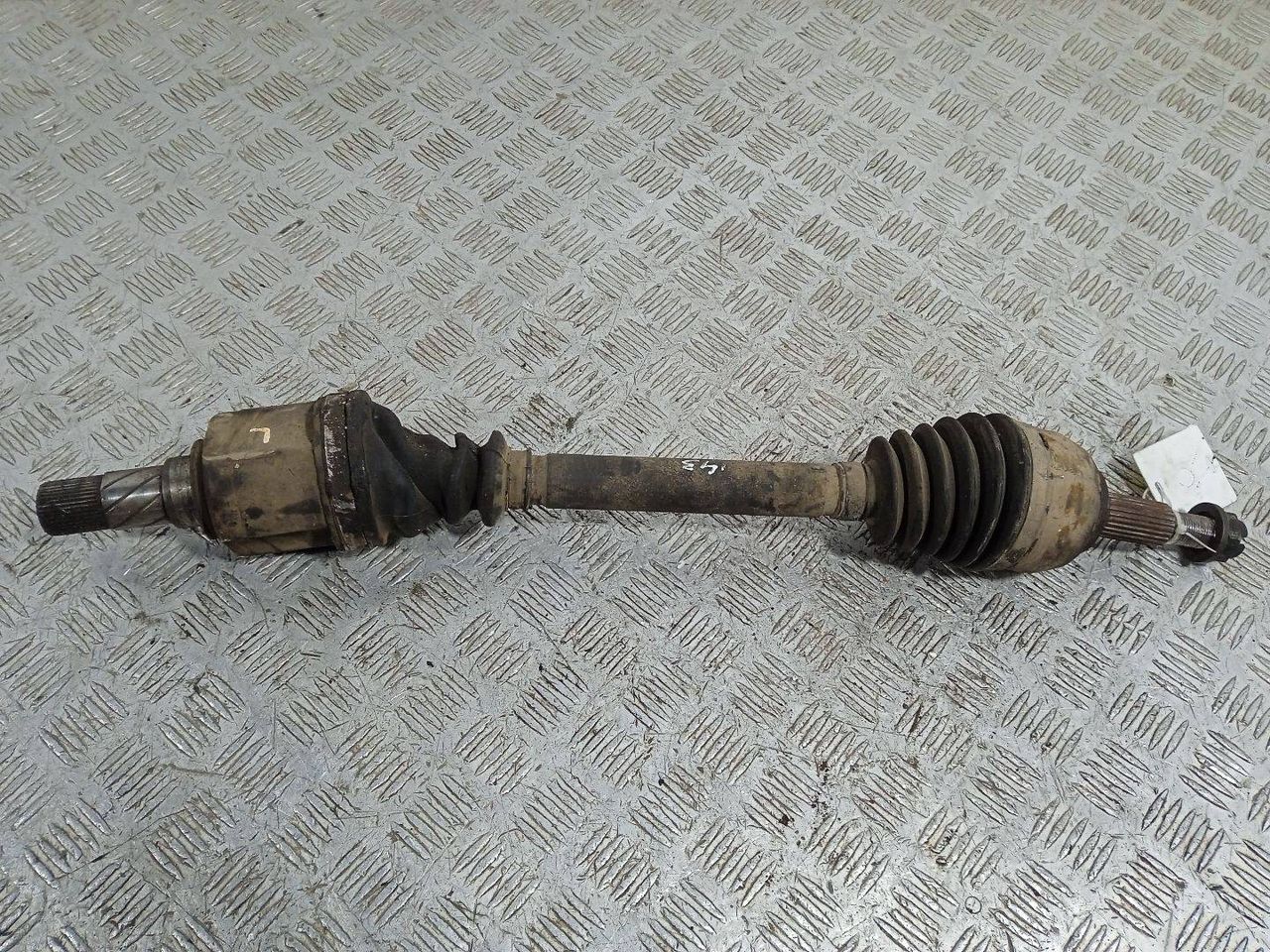 полуось передняя левая (приводной вал, ШРУС) Renault Clio 2 поколение (1998 - 2002), 1.9 л., дизель - фото №1