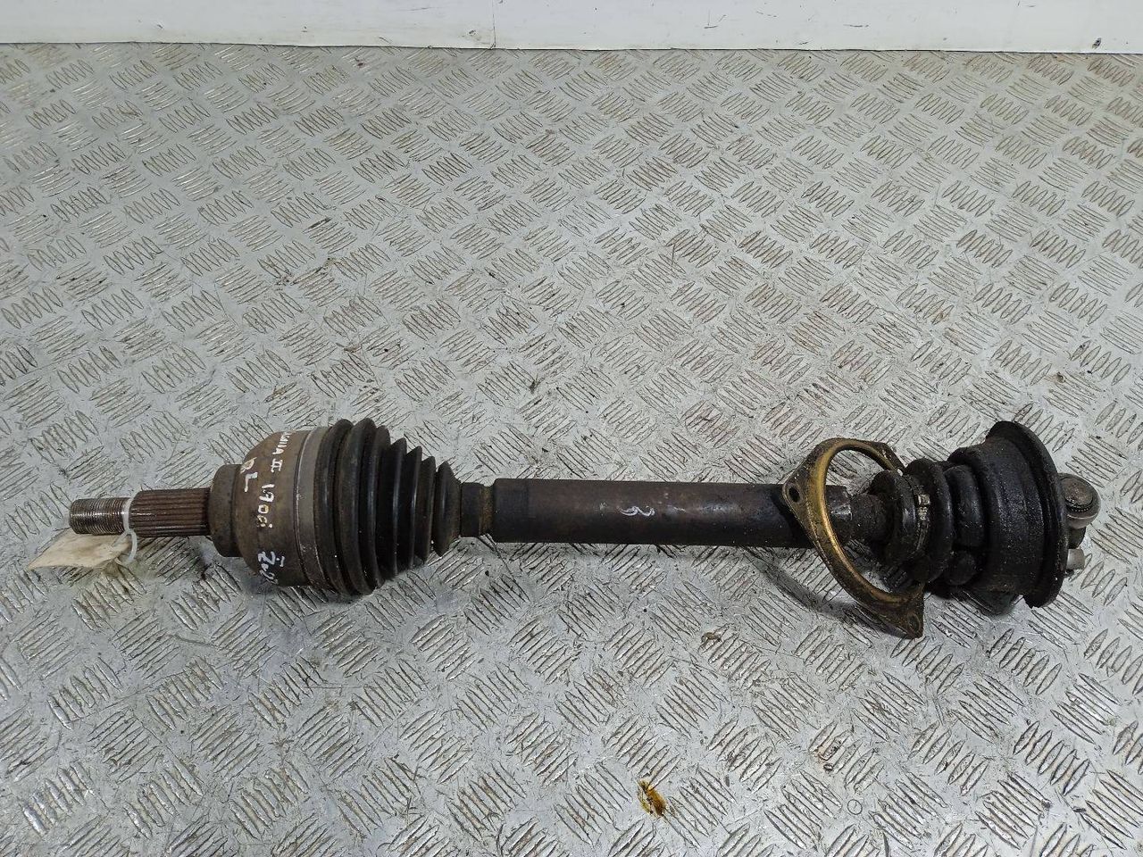 полуось передняя левая (приводной вал, ШРУС) Renault Laguna 2 поколение (2001 - 2005), 1.9 л., DCi, дизель, МКПП, передний привод - фото №1