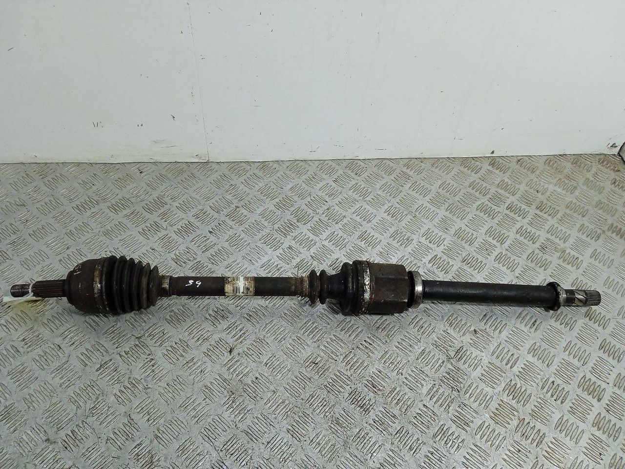 полуось передняя правая (приводной вал, ШРУС) Renault Scenic 2 поколение (2003 - 2006), 1.5 л., DCi, дизель, МКПП, передний привод, 8200472158 - фото №1