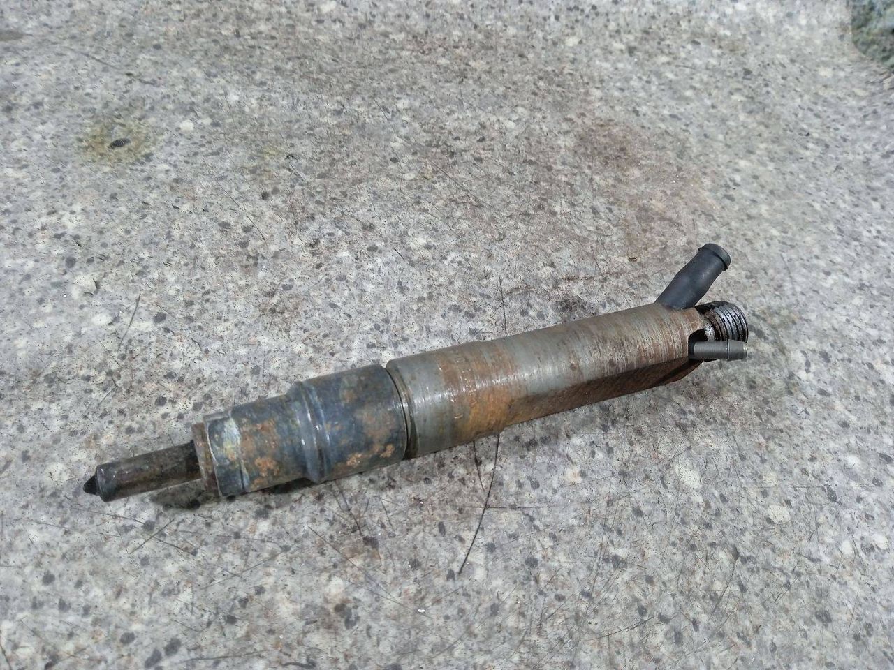 форсунка Volkswagen Golf 4 поколение (1997 - 2006), 1.9 л., дизель, 028130203F - фото №1