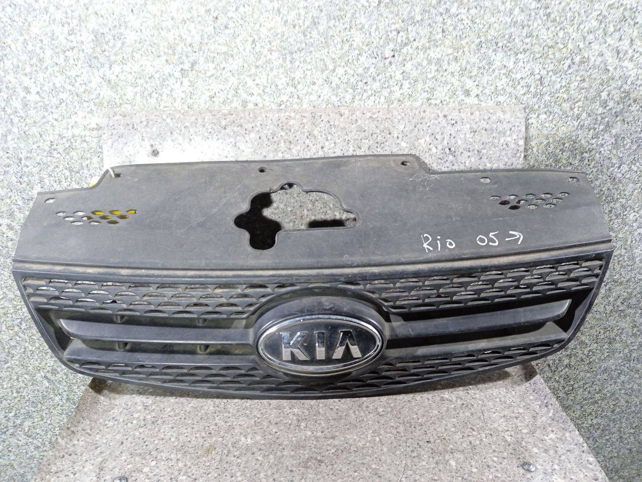 решетка радиатора Kia Rio 2 поколение (2005 - 2009), хетчбэк 5 дв., 86361-1G210 - фото №1