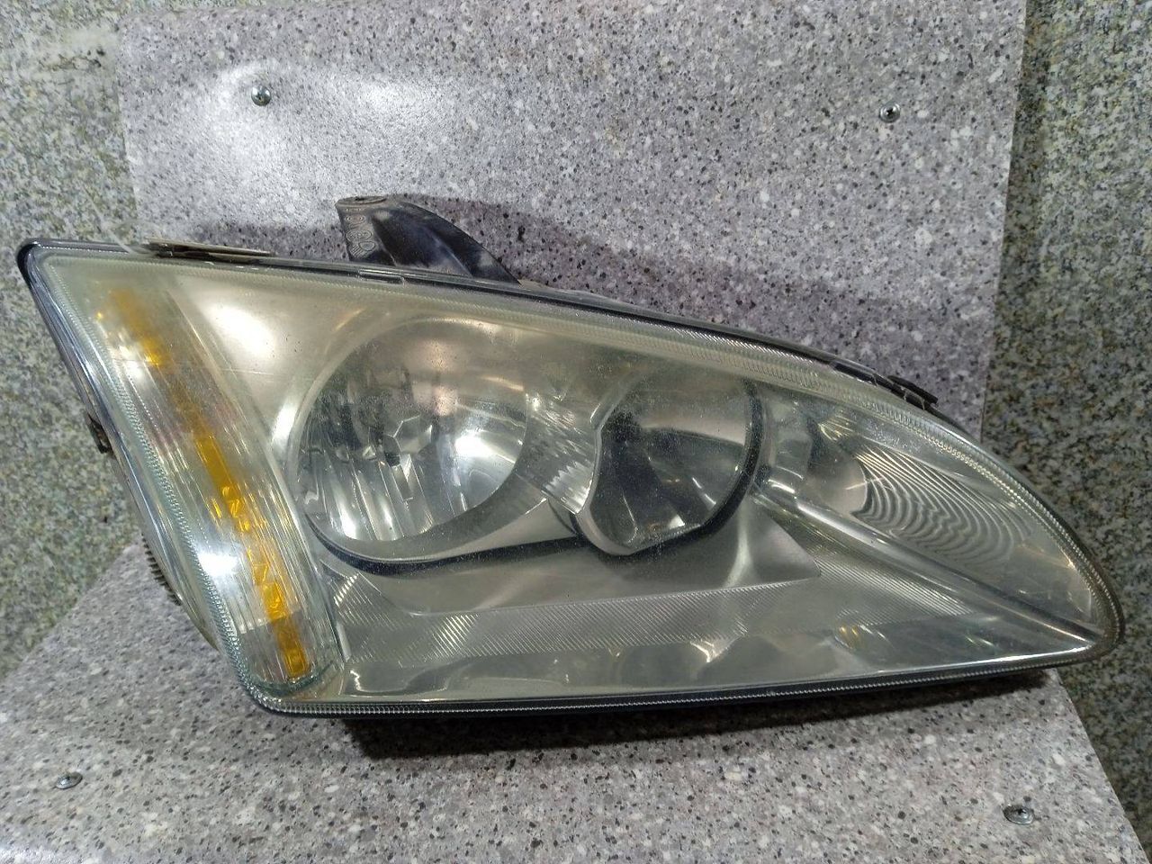 фара правая Ford Focus 2 поколение (2004 - 2008), 4M51-13W029-AF - фото №1