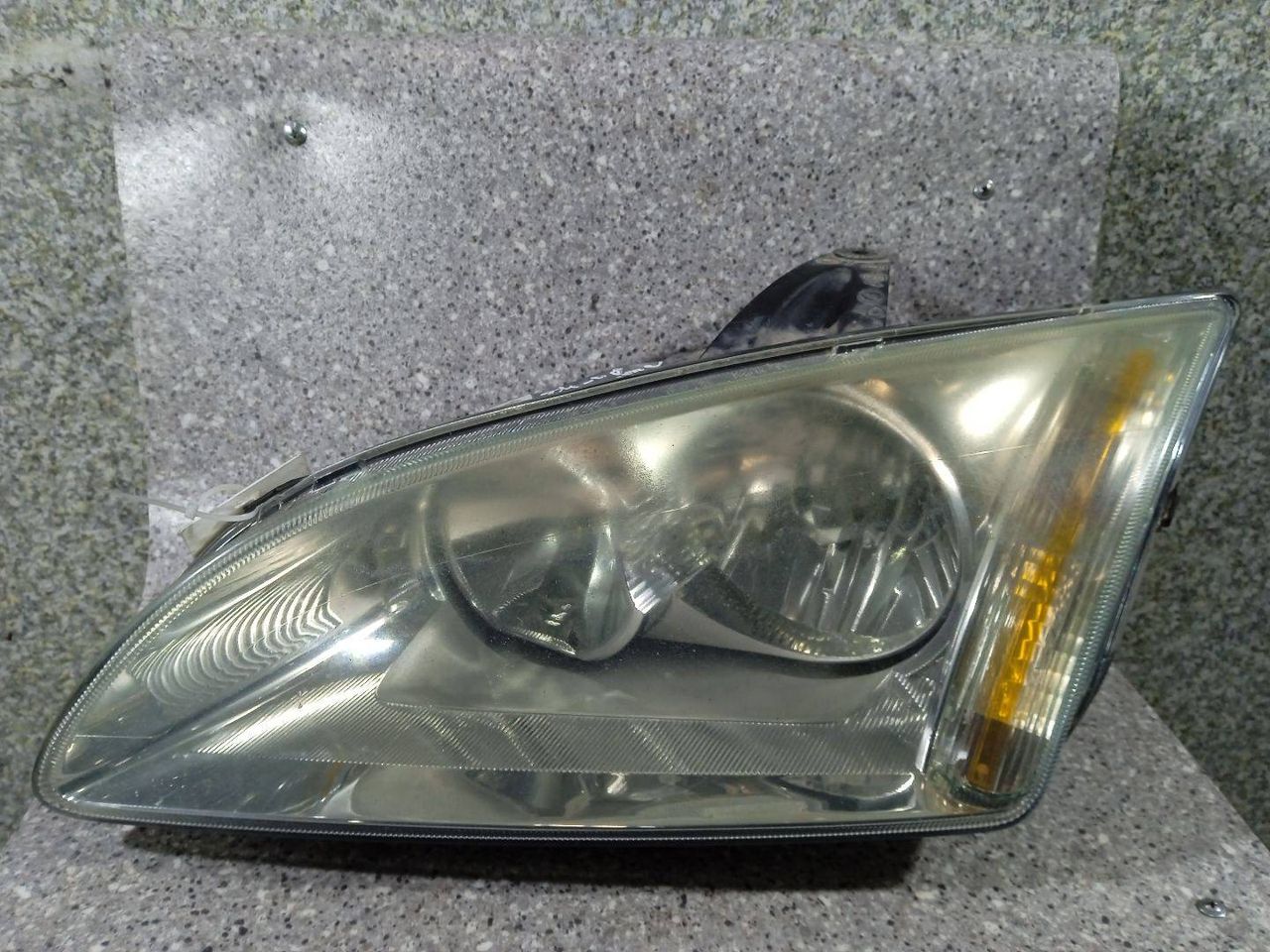 фара левая Ford Focus 2 поколение (2004 - 2008), 4M51-13W030-AF - фото №1