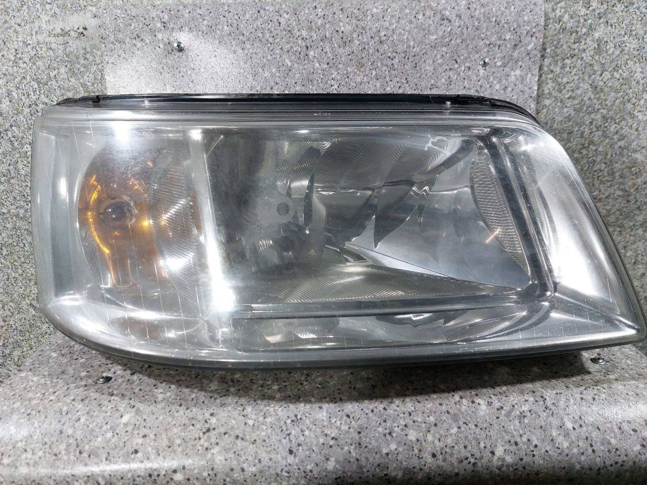 фара правая Volkswagen Transporter T5 (2003 - 2009), 0301191302, 7H1941016J - фото №1