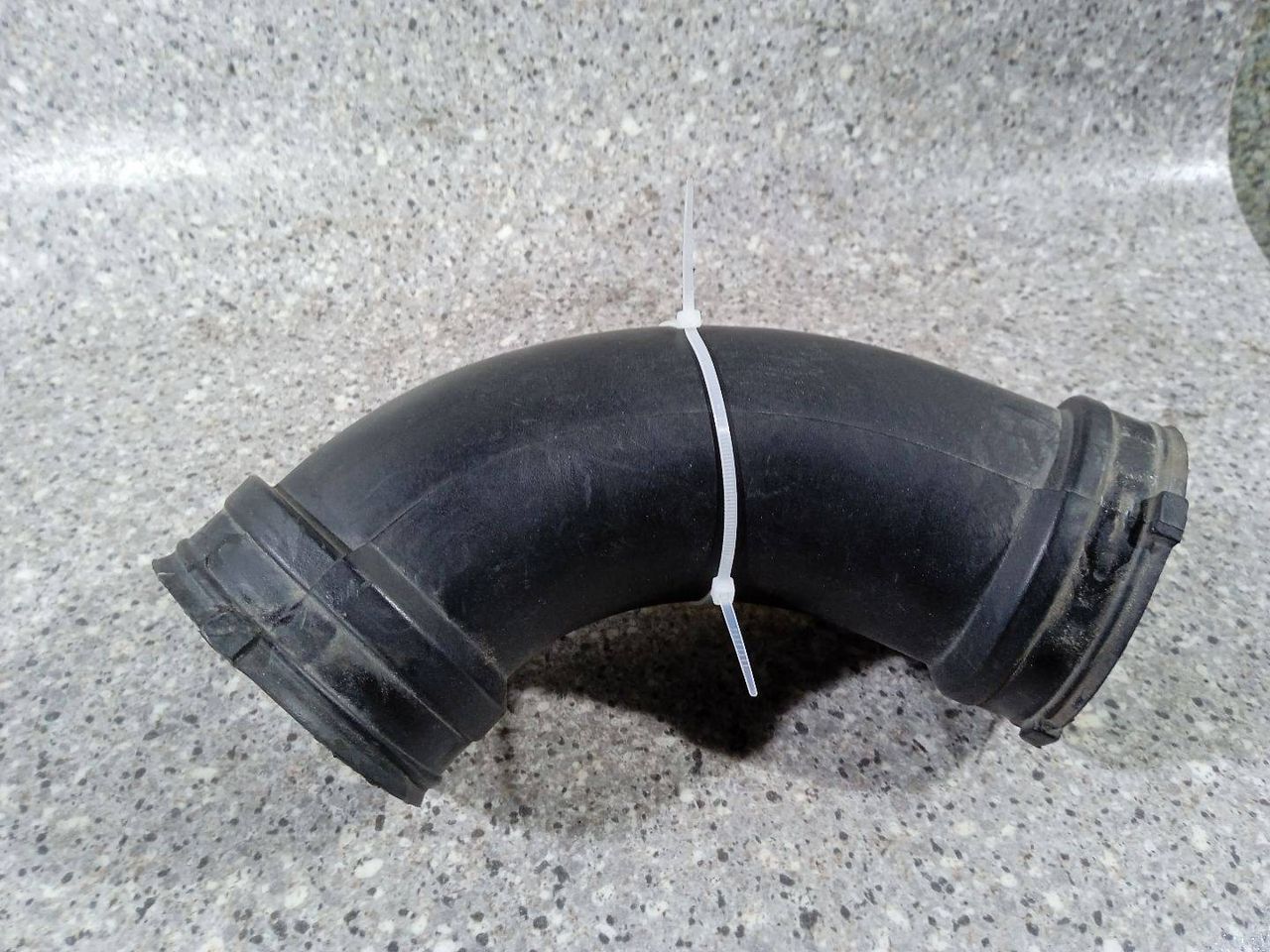 патрубок (трубопровод, шланг) Opel Astra G (1998 - 2009), 1.8 л., i, X 18 XE1, бензин, 90530770 - фото №1