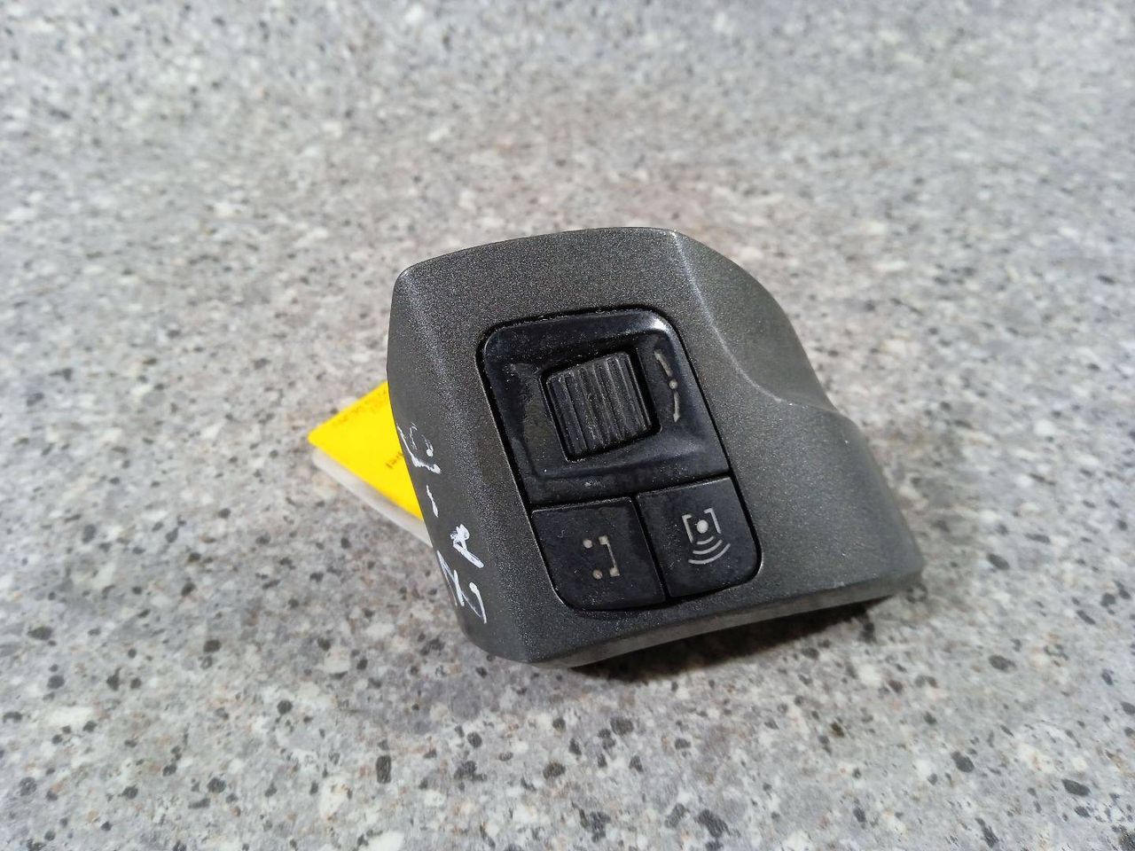 кнопка (выключатель) Opel Zafira 2 поколение (B) (2005 - 2008), 13208858, 305582185057, 440768813 - фото №1