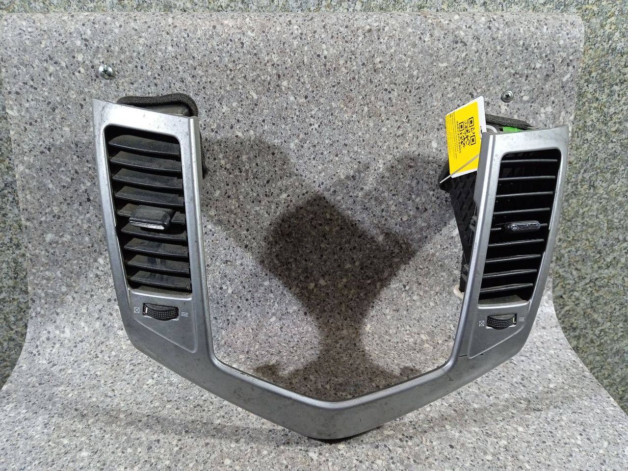 накладка на торпедо (консоль) Chevrolet Cruze 1 поколение (2009 - 2012), 96829368, 96829367, 96989984, 96989986 - фото №1