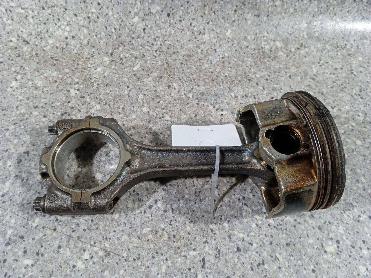 поршень Chevrolet Cruze 1 поколение (2009 - 2012), 1.6 л., i, F16D4, бензин - фото №1