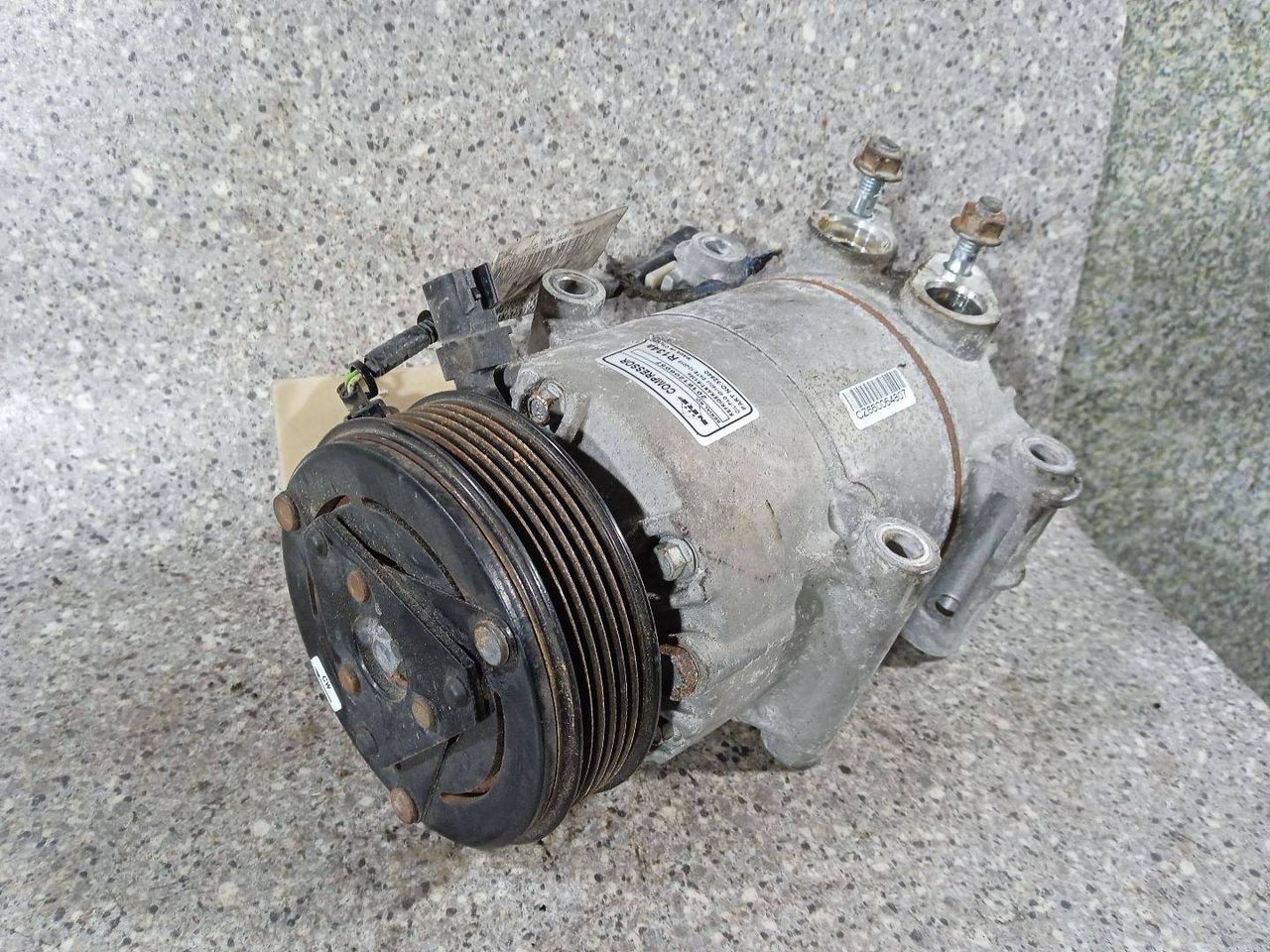 компрессор кондиционера Ford Focus 3 поколение (2011 - 2015), 1.6 л., TDCi, T1DA, дизель, МКПП, 32840 - фото №1