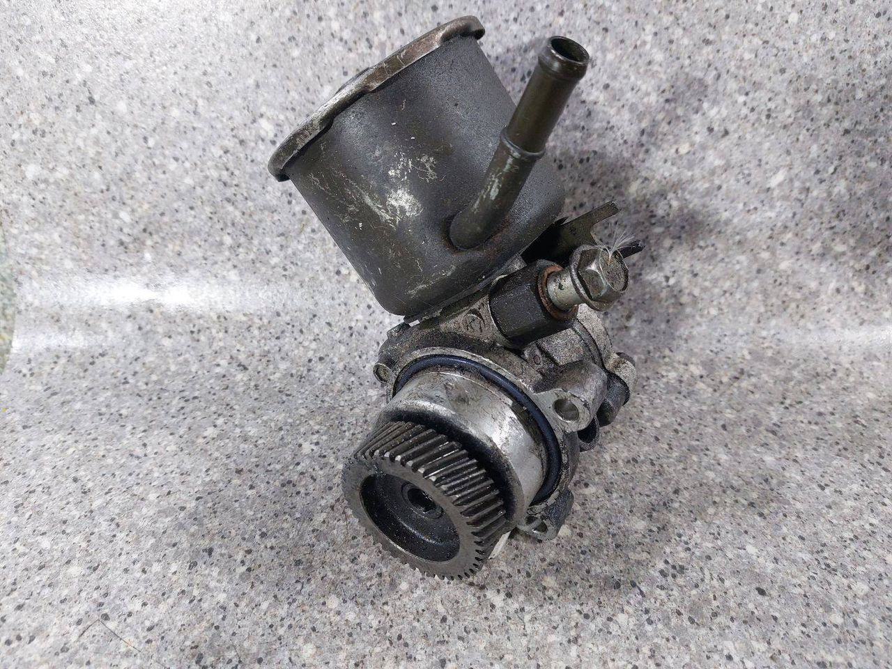 насос гидроусилителя руля Mazda 626 GF (1997 - 1999), 2.0 л., дизель, BJ3A3265XC, 98237167 - фото №1