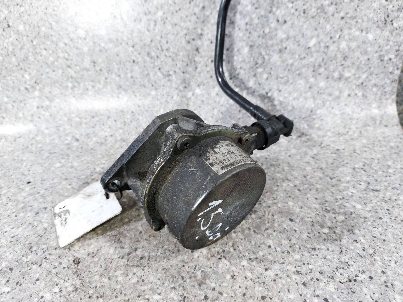 насос вакуумный Renault Megane 2 поколение (2002 - 2006), 1.5 л., DCi, K9K 704, дизель, МКПП, 8200113585, 72238912 - фото №1