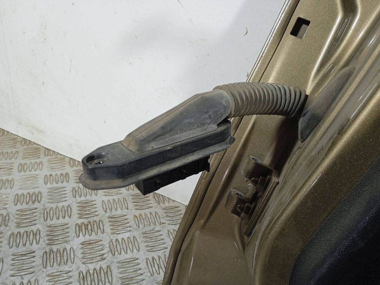 дверная проводка BMW 1 серия E81/E82/E87/E88 (2004 - 2007), хетчбэк 5 дв. - фото №1