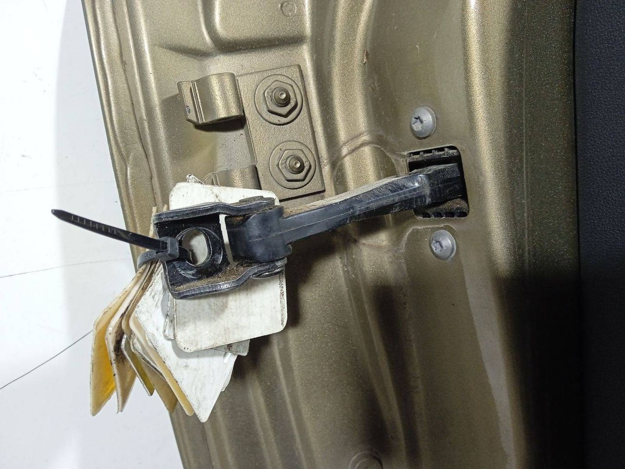ограничитель открывания двери BMW 1 серия E81/E82/E87/E88 (2004 - 2007), хетчбэк 5 дв. - фото №1