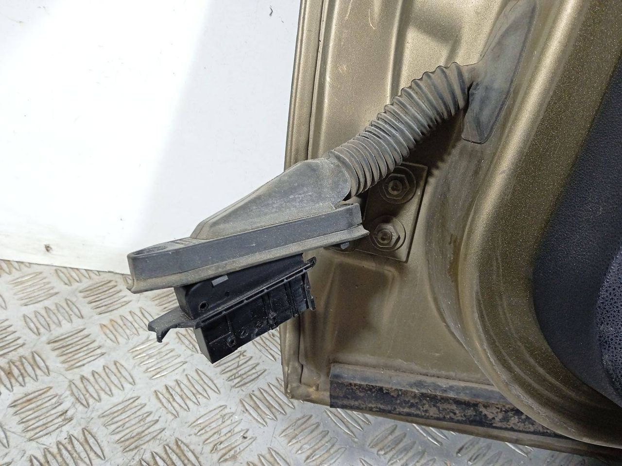 дверная проводка BMW 1 серия E81/E82/E87/E88 (2004 - 2007), хетчбэк 5 дв. - фото №1