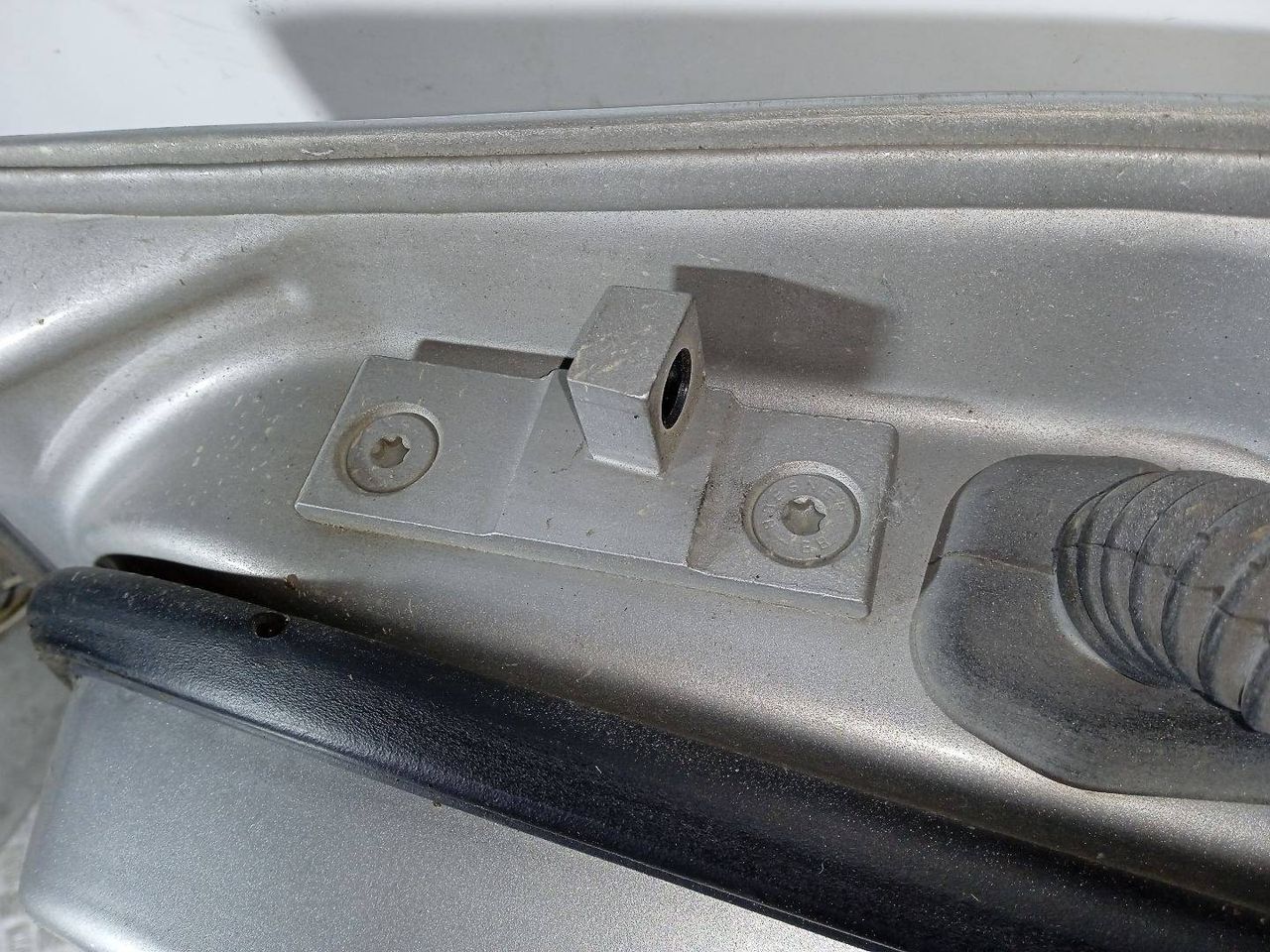 петля двери BMW 5 серия E60/E61 (2002 - 2007) - фото №1