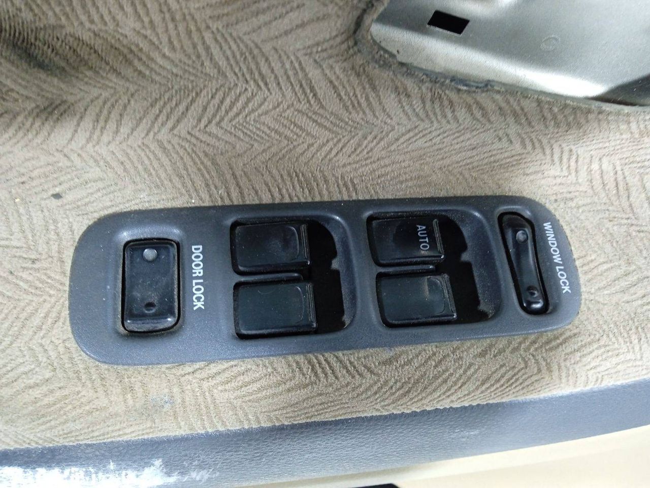 блок управления стеклоподъемниками Suzuki Liana 1 поколение (2001 - 2004), хетчбэк 5 дв. - фото №1