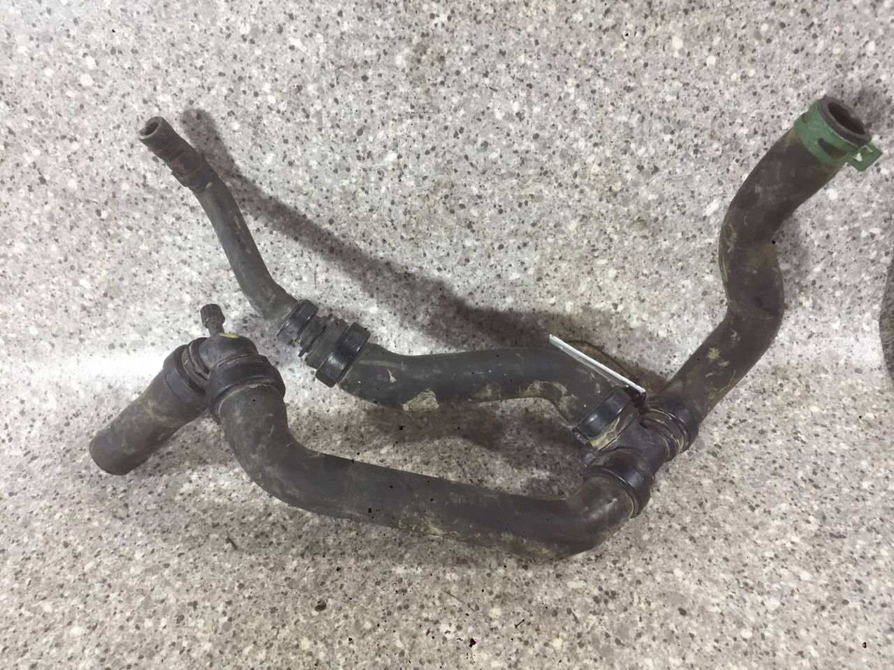 патрубок радиатора Renault Sandero 2 поколение (2013 - 2018), 0.9 л., TCE, H4B 408, бензин - фото №1