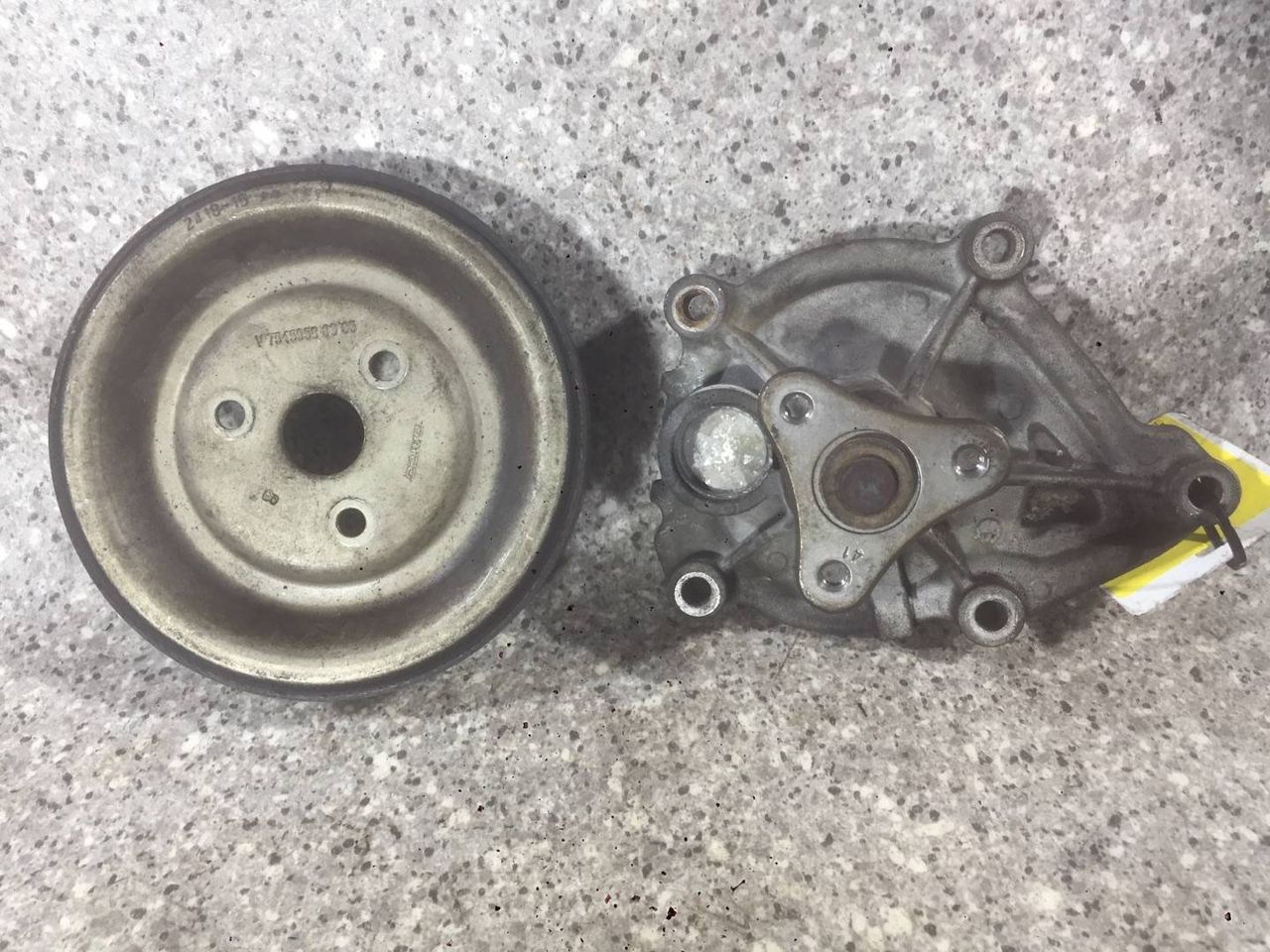 помпа Peugeot 207 1 поколение (2006 - 2009), 1.6 л., VTI, 5FW (EP6), бензин, 754595880 - фото №1