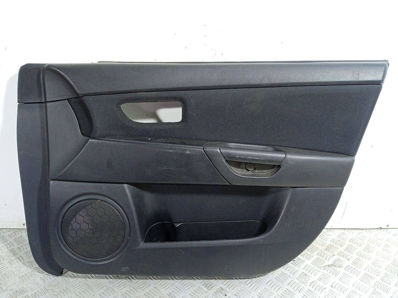 обшивка двери передняя правая Mazda 3 BK (2003 - 2005), седан - фото №1