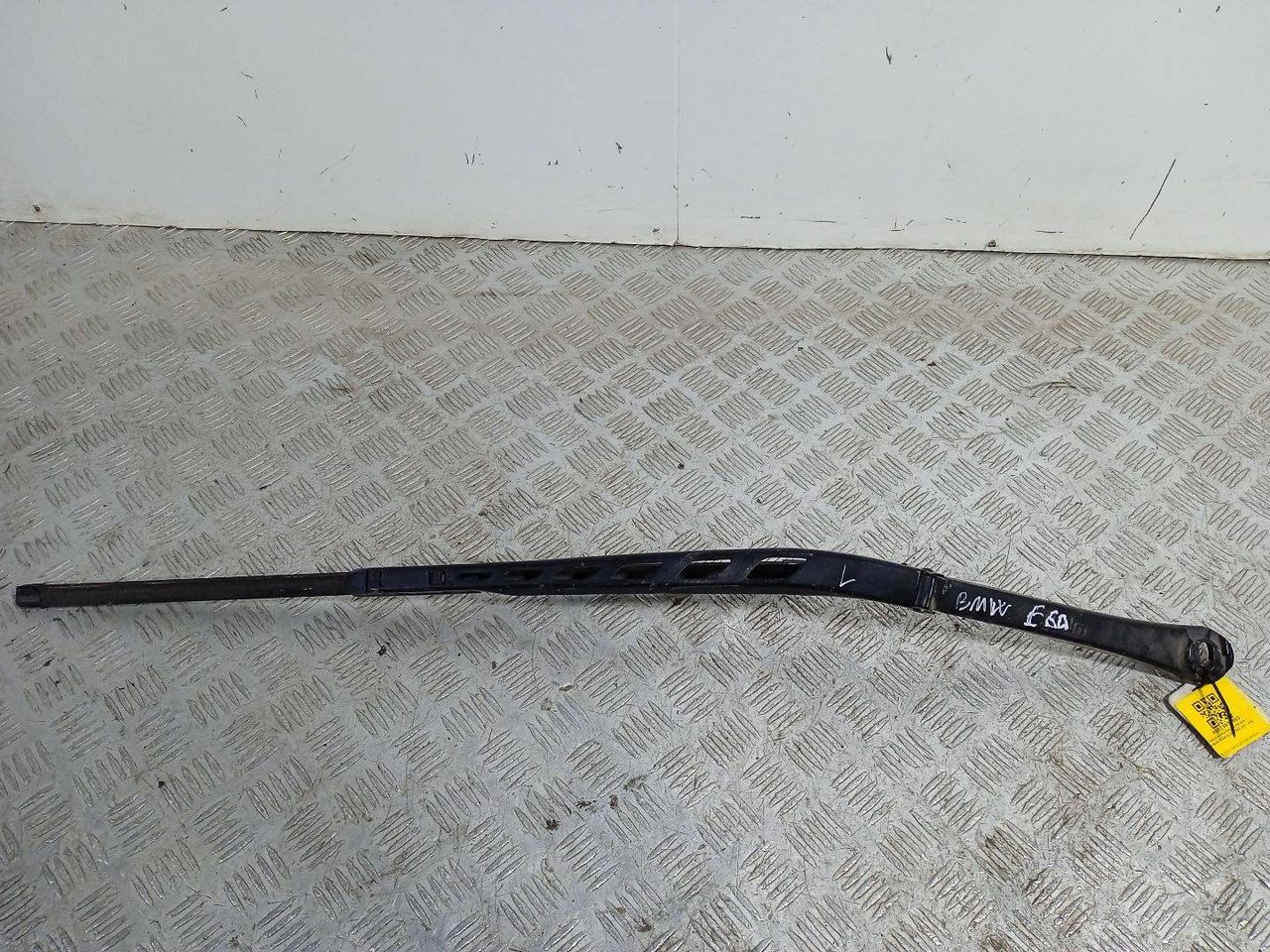 щеткодержатель (поводок стеклоочистителя, дворник) BMW 5 серия E60/E61 (2002 - 2007), 61617035099 - фото №1