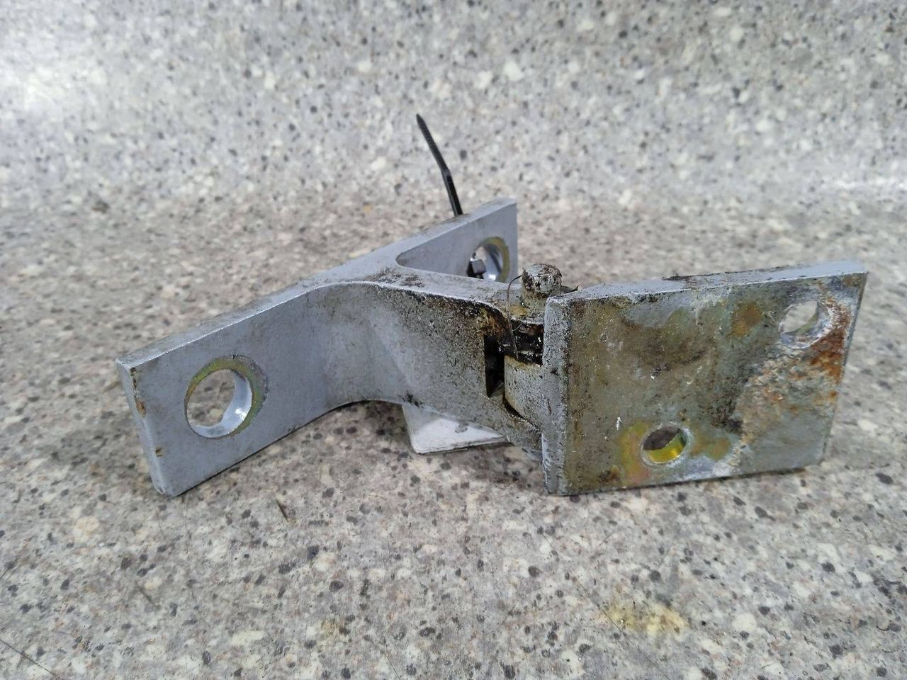 петля двери Audi A6 4A/C4 (1994 - 1997), 4A0881401A - фото №1