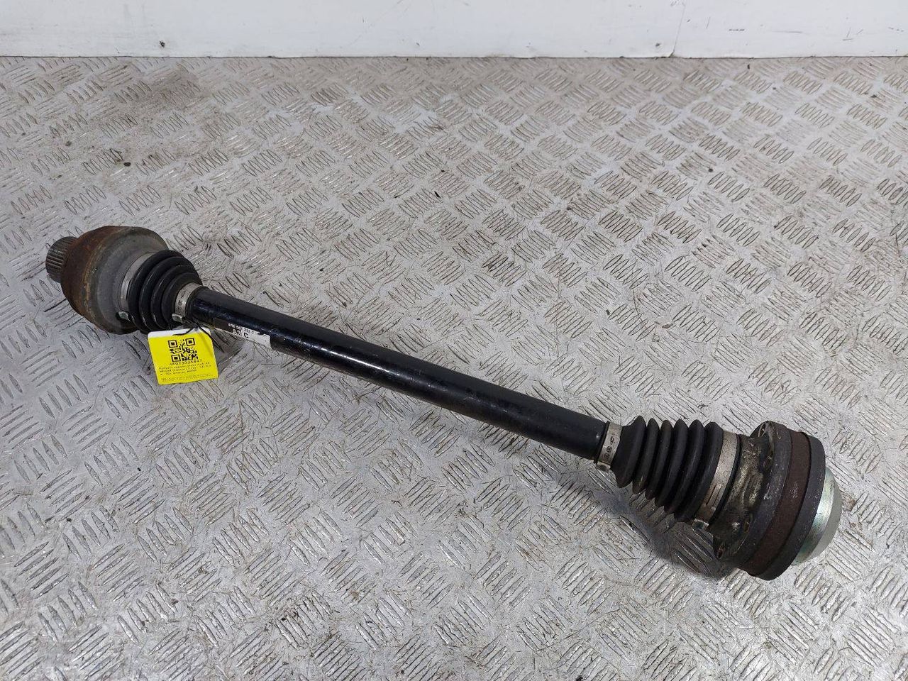 полуось задняя (приводной вал, ШРУС) Audi A6 Allroad Quattro C7 (2012 - 2014), 3.0 л., TDi, дизель, АКПП, универсал, полный привод, 8R0501203C - фото №1